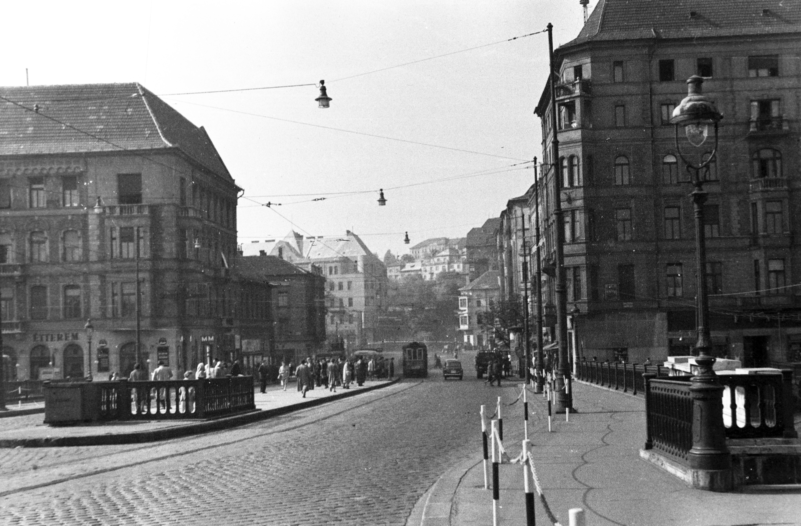 Hungary, Budapest II., Margit híd budai hídfő, szemben a Margit körút (Mártírok útja)., 1958, Kovács Annamária, Budapest, street view, restaurant, Fortepan #267625
