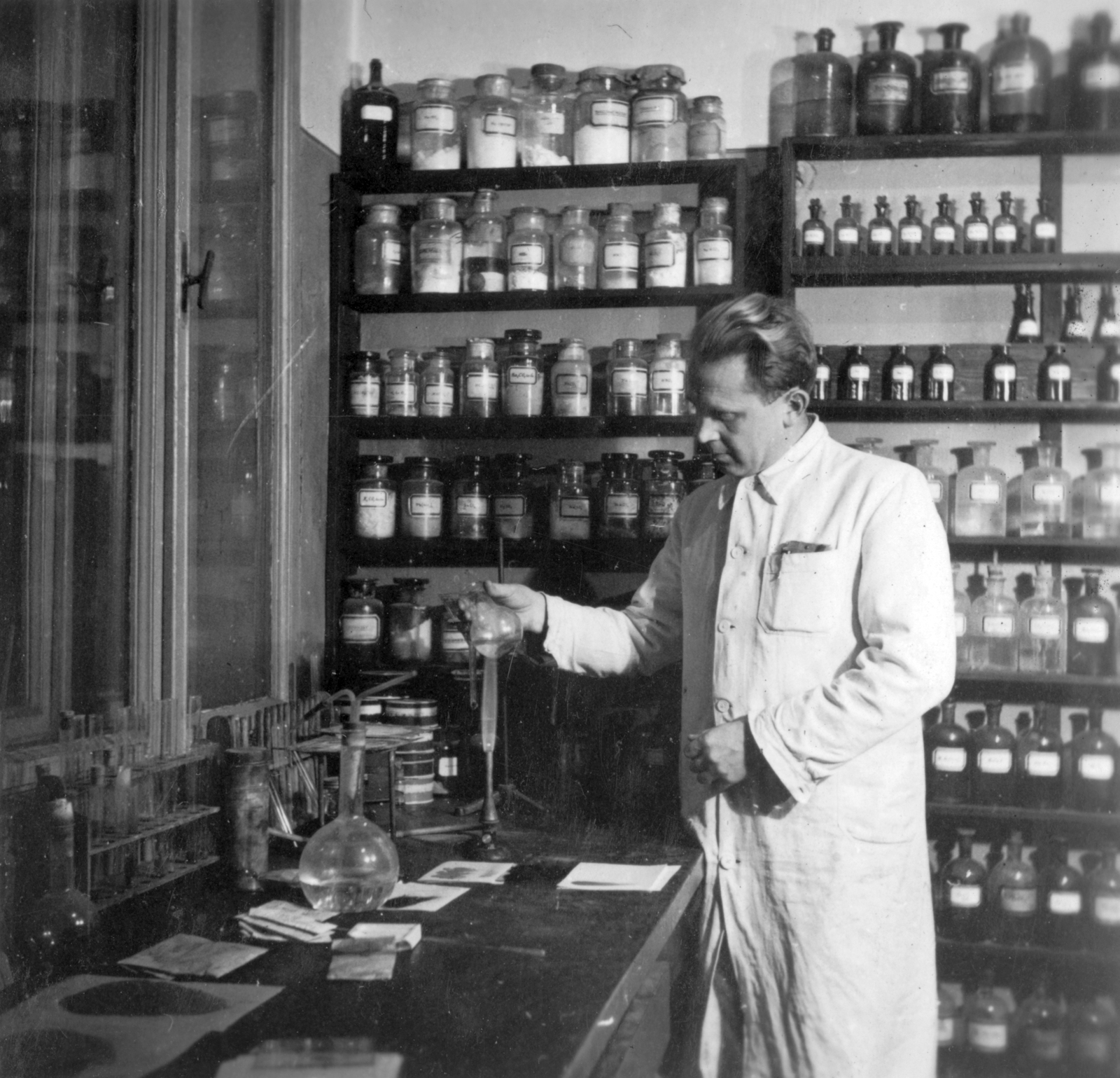 Hungary, Budapest IV., Váci út 75. Dr. Keleti és Murányi Vegyészeti Gyár Rt., 1934, Fortepan, laboratory, medicine production, chemistry, Budapest, Fortepan #26763