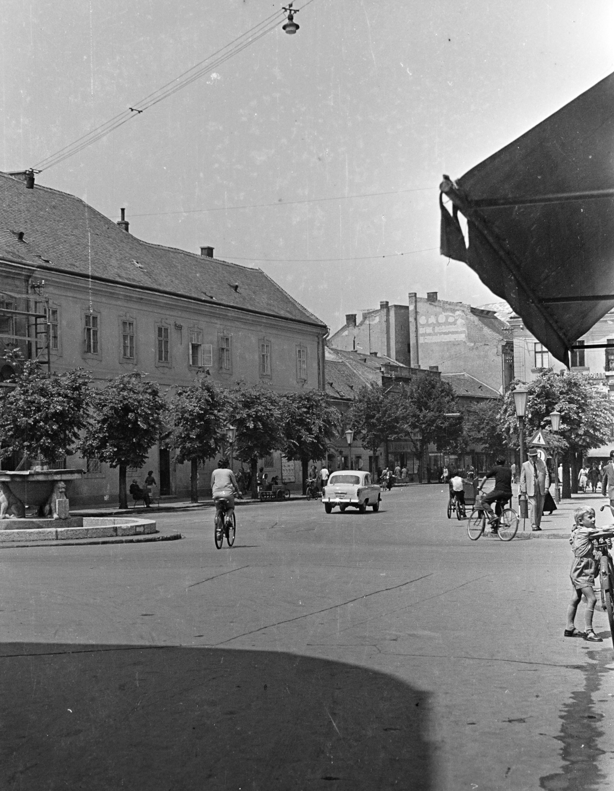 Hungary, Székesfehérvár, Városház (Szabadság) tér., 1960, Kovács Annamária, street view, bicycle, Fortepan #267640