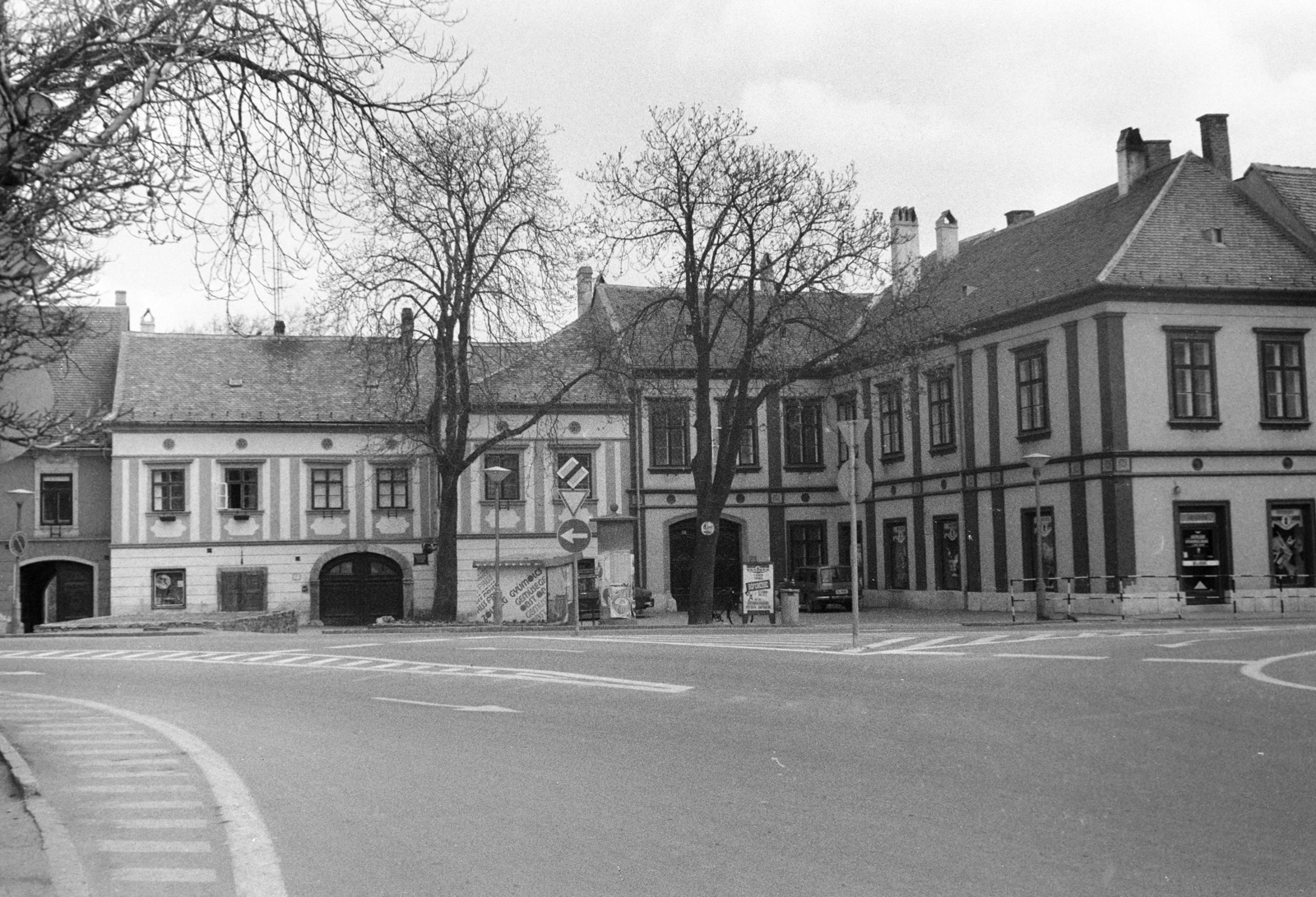 Hungary, Kőszeg, Fő (Köztársaság) tér, szemben a Várkör (Béke út) 6 és 8., 1984, Kovács Annamária, Fortepan #267675