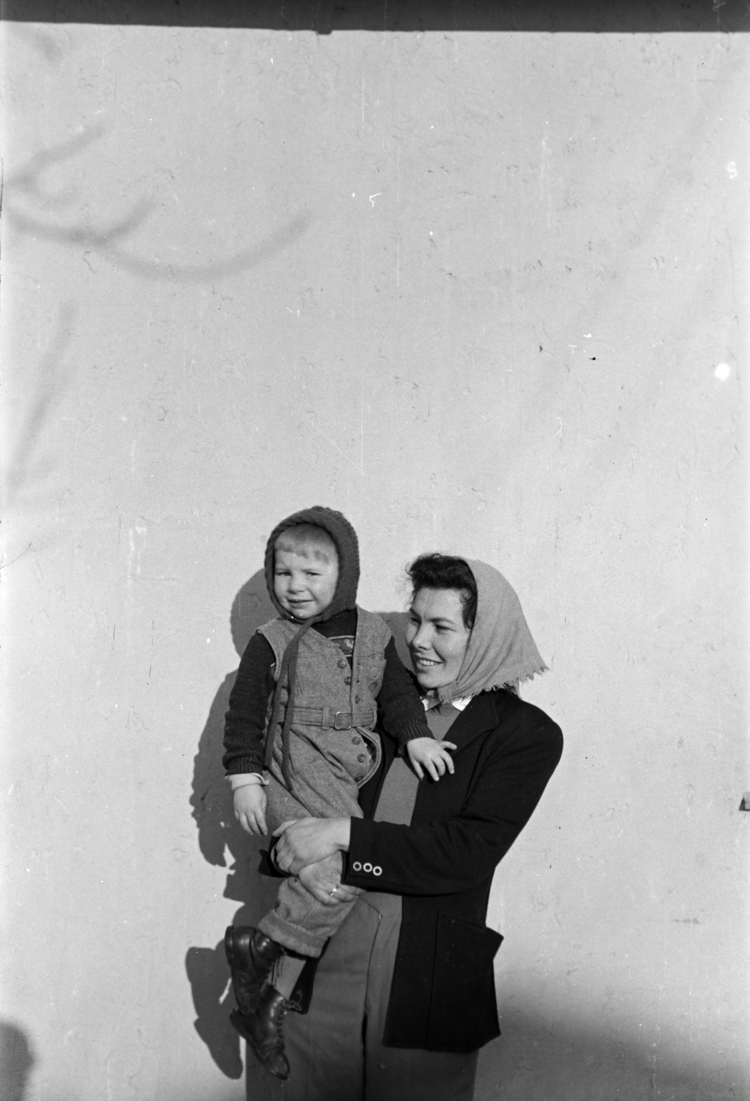 1955, Bolvári László, hold in arms, mother, cap, headscarf, kid, Fortepan #267753