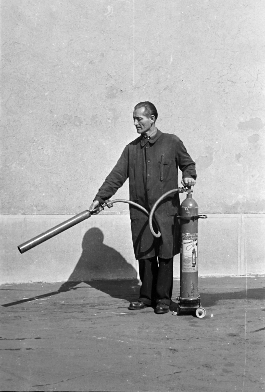 1955, Bolvári László, extinguisher, Ligeti & Bíró Polar-Total, Fortepan #267754