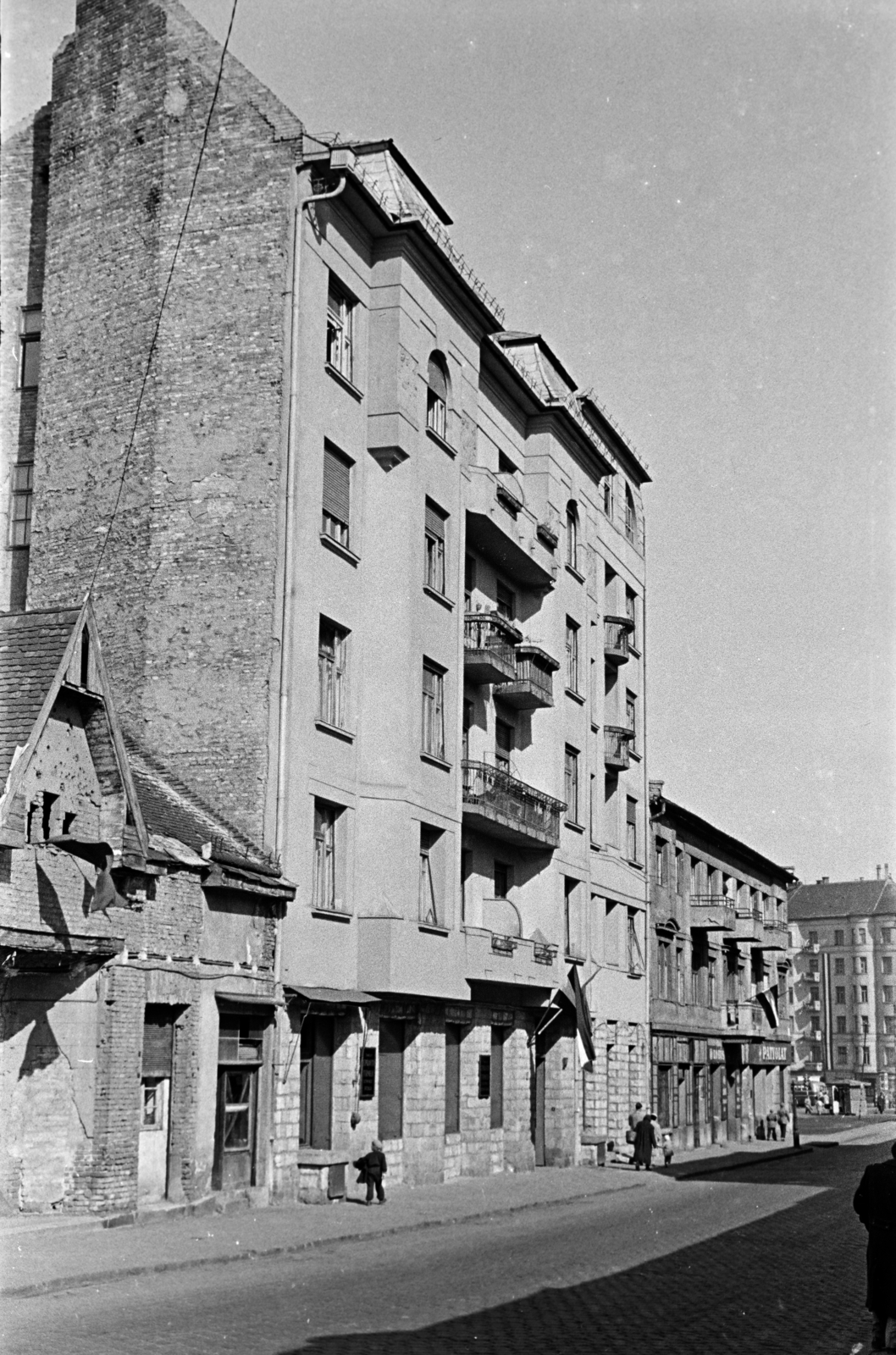 Hungary, Budapest II., Retek utca, szemben az 5-ös számú ház, jobbra a Széna tér., 1957, Bolvári László, Budapest, street view, Fortepan #267762