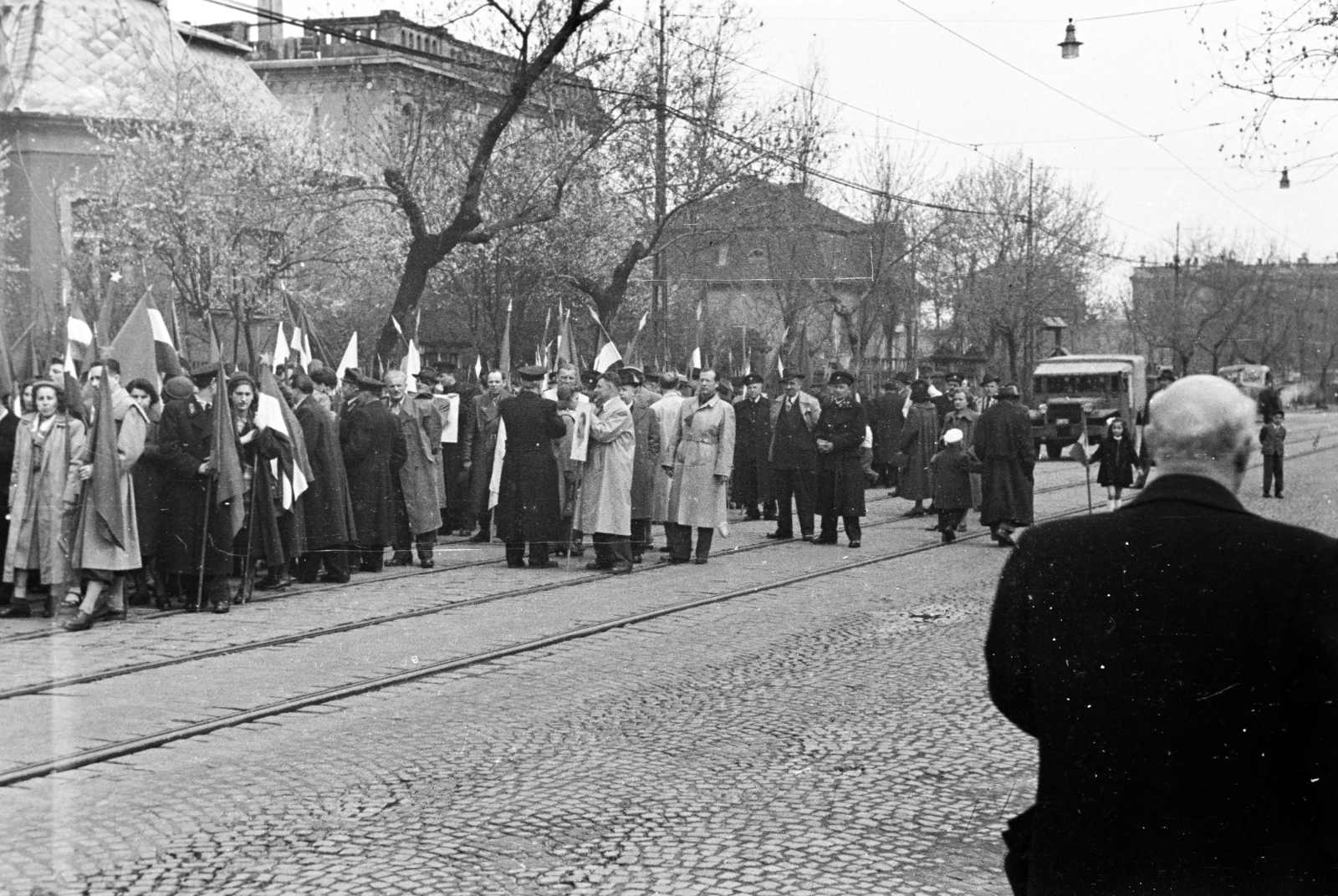 Magyarország, Budapest XIV., Thököly út, a Posta Központi Járműtelep felvonuló dolgozói., 1956, Bolvári László, felvonulás, Budapest, Fortepan #267787