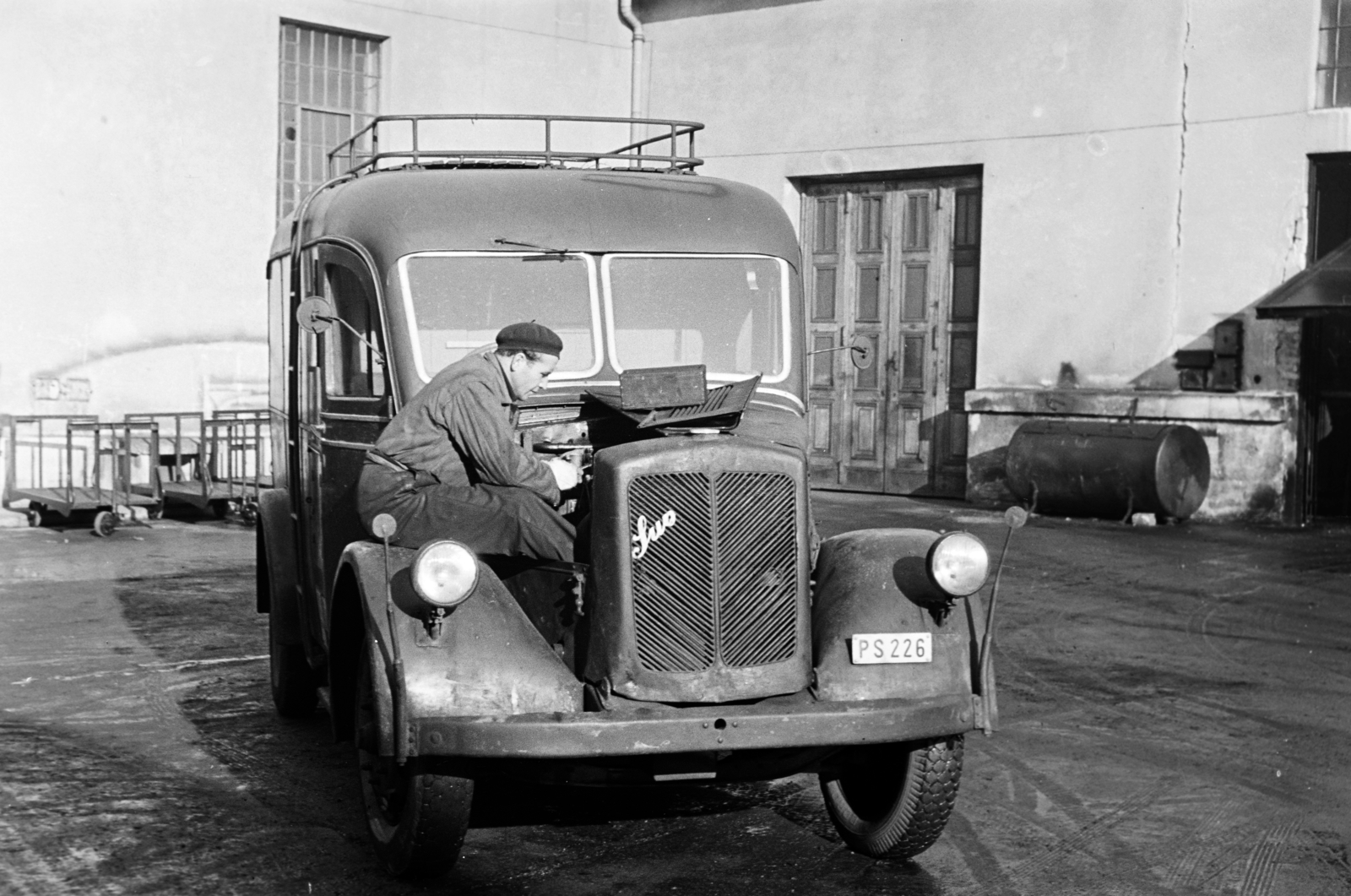 Hungary, Budapest XIV., Egressy út 35-51., a felvétel a Posta Központi Járműtelepén készült., 1955, Bolvári László, vehicle repair, Rába-brand, postal vehicle, Budapest, Fortepan #267820
