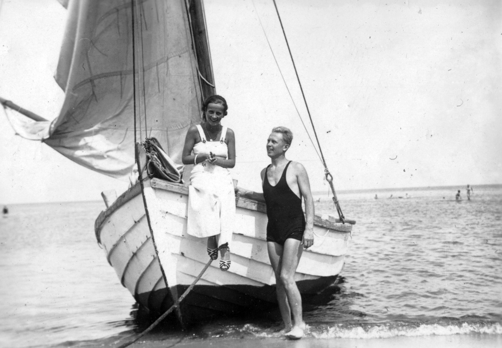 Poland, Świnoujście, a kép készítésének idején Németország, Swinemünde üdülőhely., 1932, Fortepan, bathing suit, sailboat, sea, Fortepan #26784