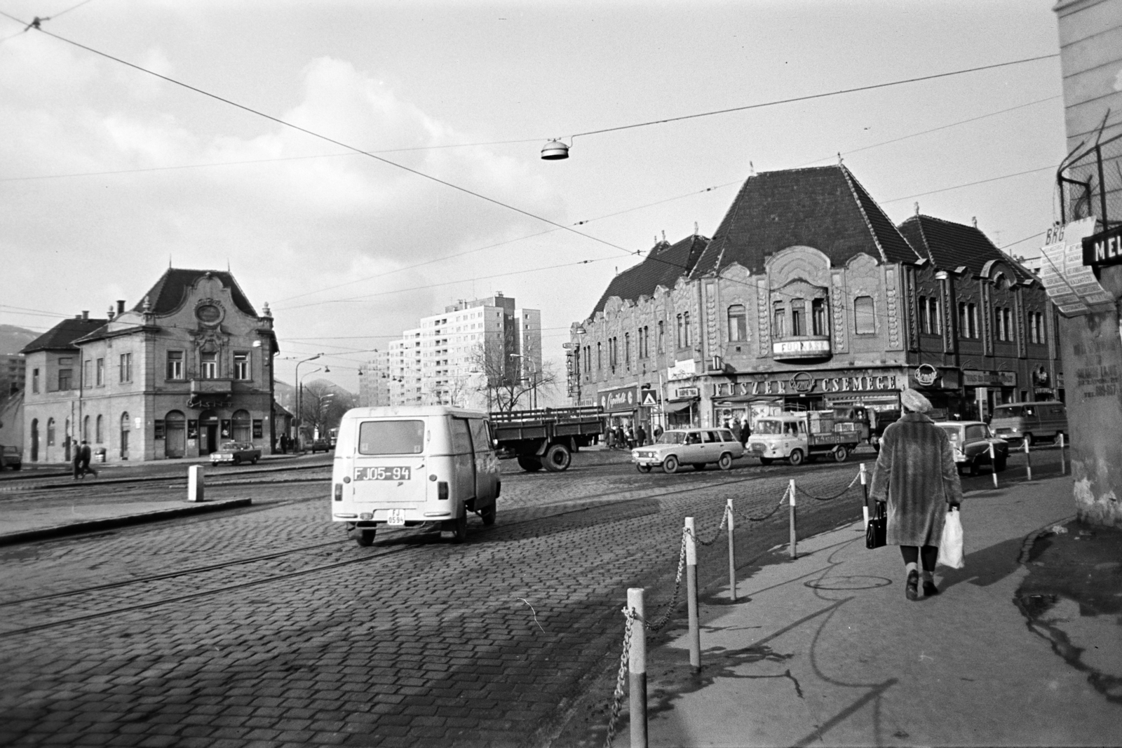 Magyarország, Óbuda, Budapest III., Flórián tér, szemben a Vörösvári út, balra a Föld utca torkolata., 1974, Dorics István, rendszám, Budapest, Fortepan #267908