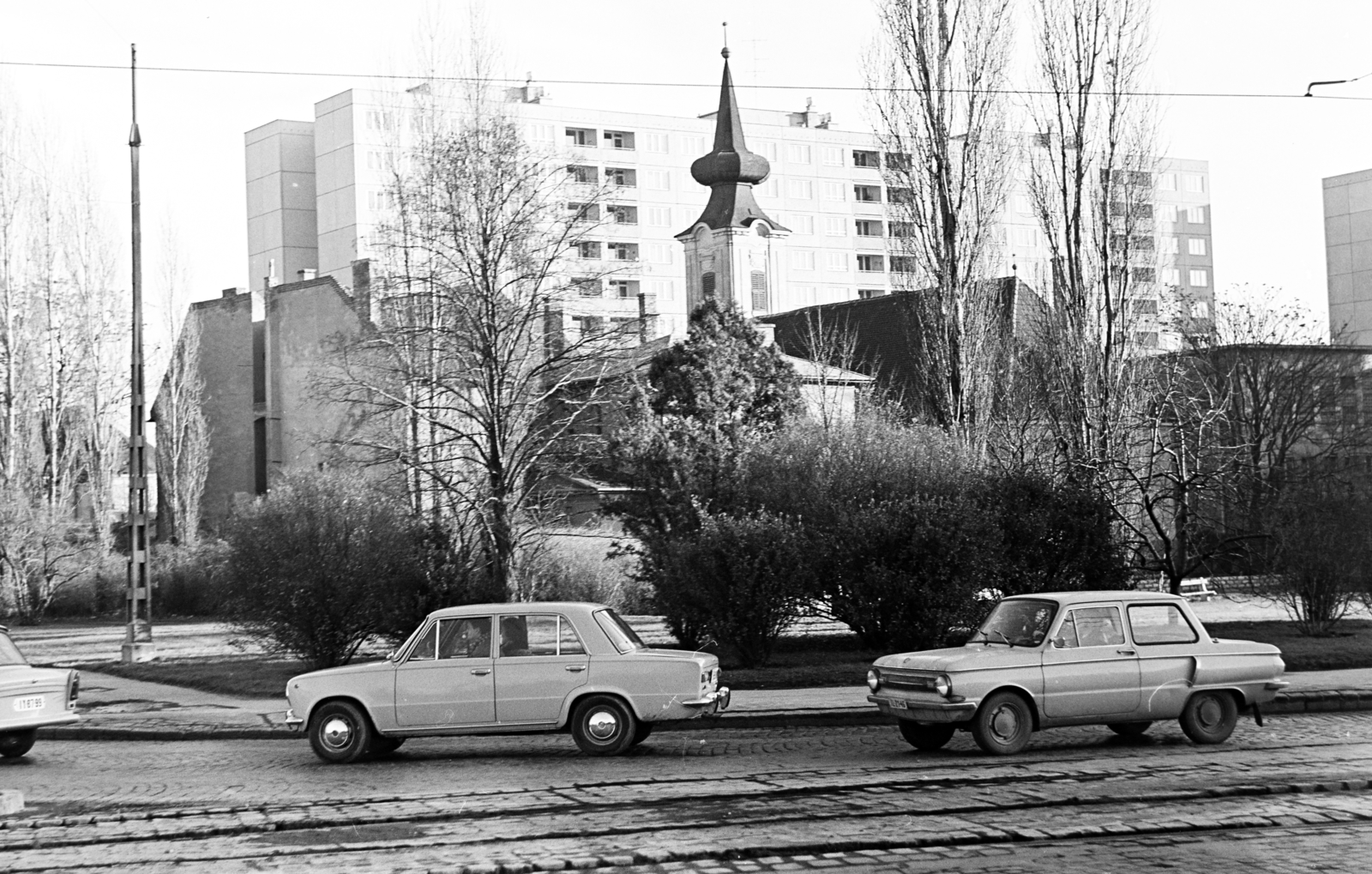 Hungary, Óbuda, Budapest III., Pacsirtamező (Korvin Ottó) utca, a fák takarásában a Kálvin köz 4. szám alatti Óbudai református templom., 1974, Dorics István, number plate, Budapest, Fortepan #267911