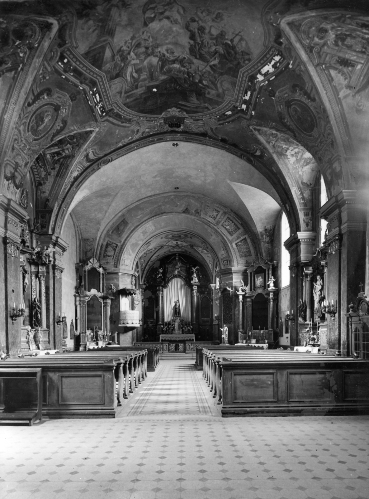 Hungary, Budapest I., Fő utca 32. Kapucinus templom., 1954, Geuduschek Tibor, pulpit, altar, fresco, church interior, Budapest, Fortepan #26802