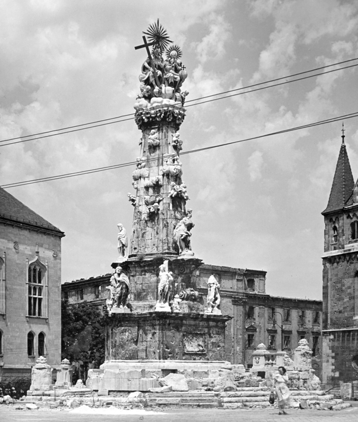 Hungary, Budapest I., Szentháromság tér, Szentháromság-szobor., 1954, Geuduschek Tibor, monument, Budapest, Fortepan #26807