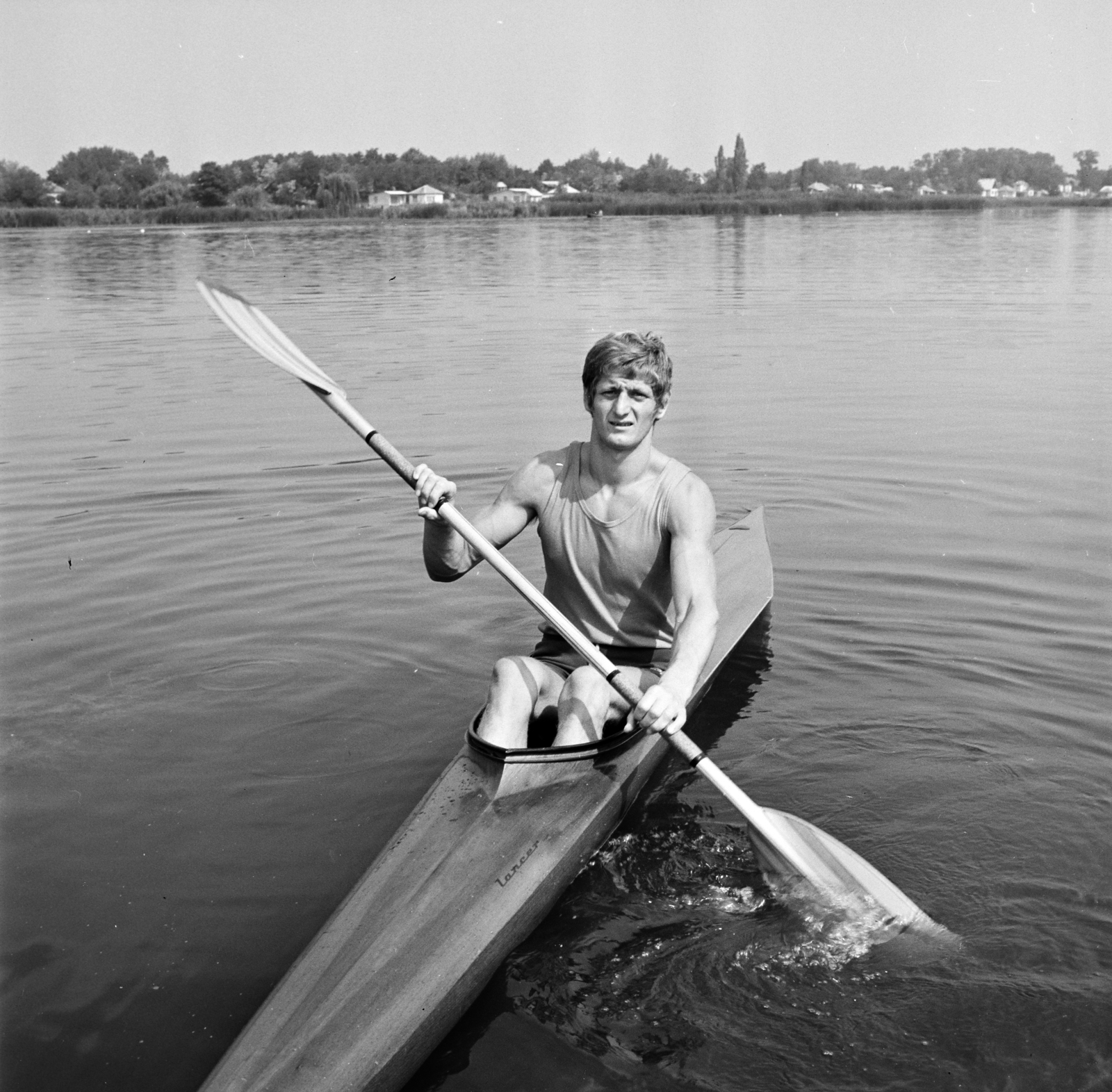 Hungary, Dunavarsány, Ráckevei (Soroksári)-Duna, kajak-kenu edzőtábor (később Dunavarsányi Olimpiai Központ). Völgyi Péter kajakozó., 1971, Gárdos Katalin, paddling, paddle, kayak, Fortepan #268166