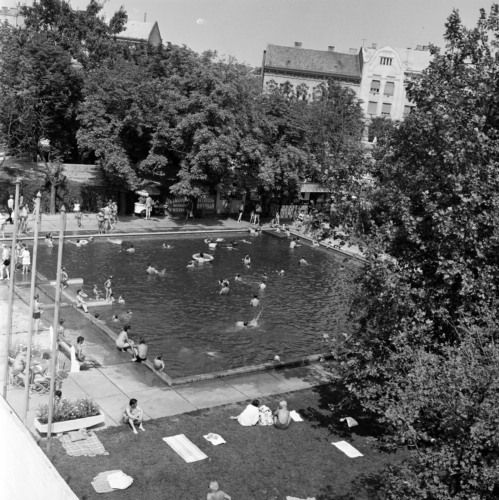 Hungary, Szolnok, Damjanich uszoda., 1970, Gárdos Katalin, swimming pool, Fortepan #268172