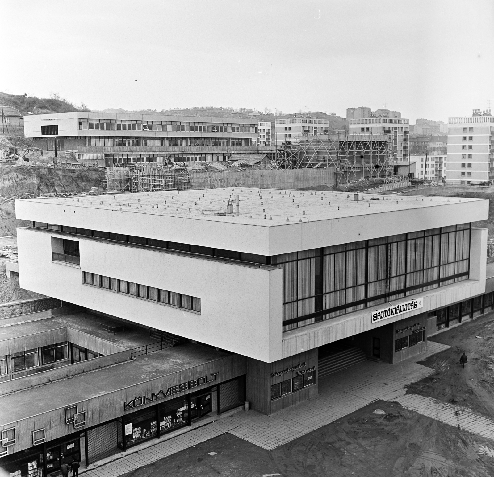 Hungary, Salgótarján, Fő tér, József Attila Művelődési Ház., 1966, Gárdos Katalin, Fortepan #268186