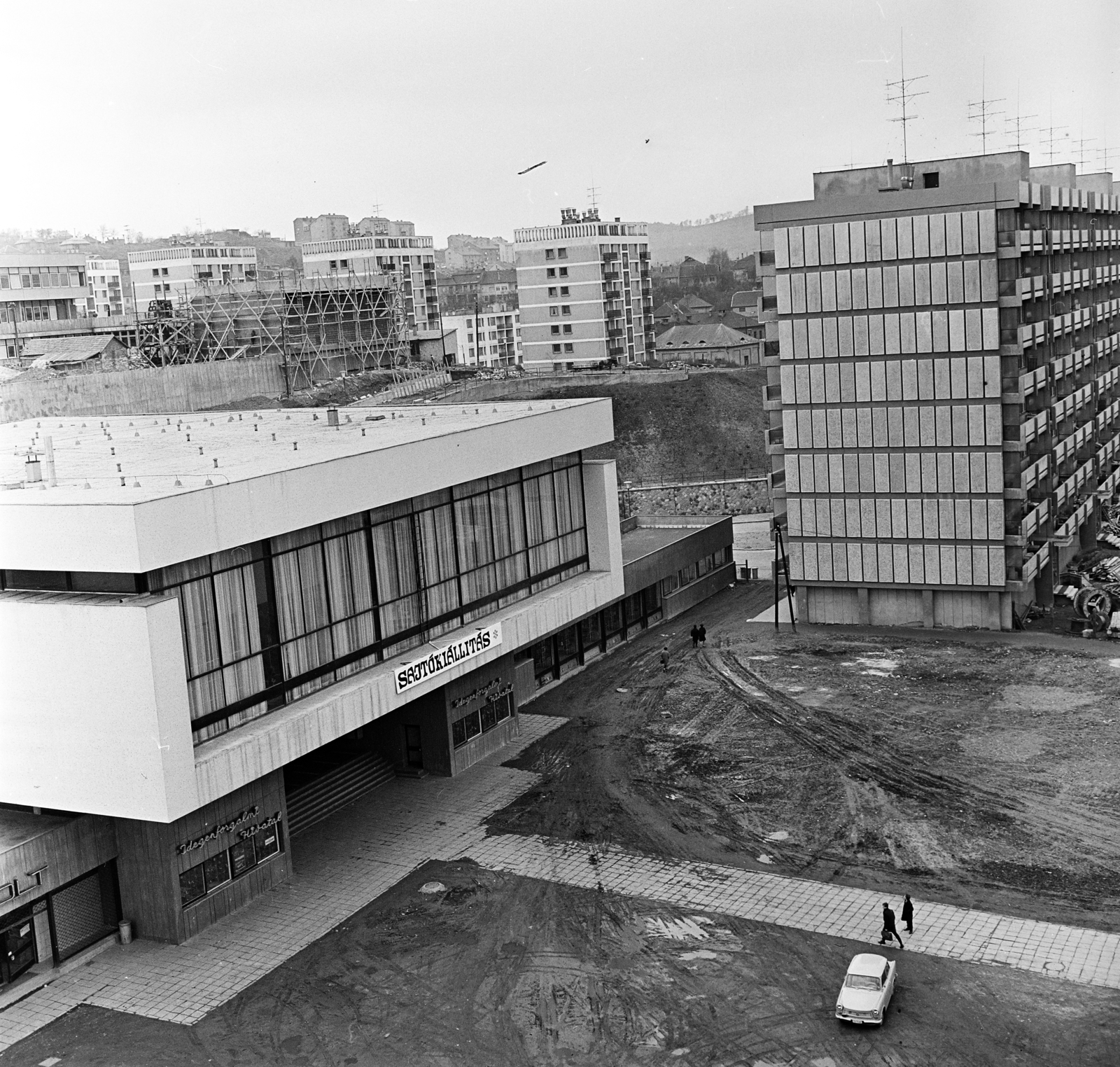 Magyarország, Salgótarján, Fő tér, József Attila Művelődési Ház., 1966, Gárdos Katalin, Fortepan #268187