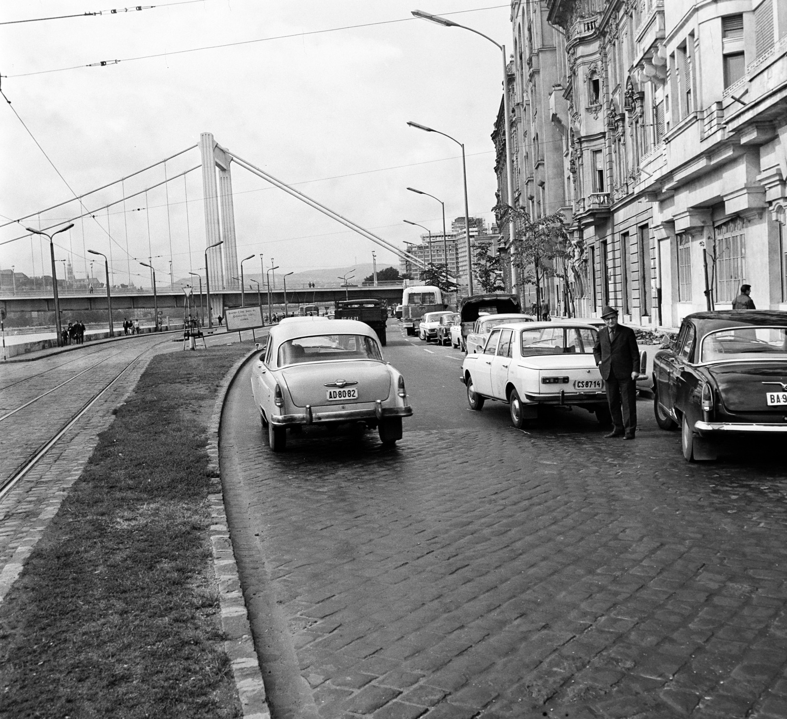 Hungary, Budapest V., Belgrád rakpart az Erzsébet híd felé nézve., 1968, Gárdos Katalin, number plate, Budapest, Fortepan #268216