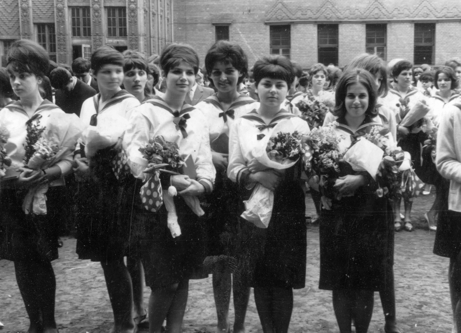 Hungary, Budapest XIV., Cházár András utca, ELTE Radnóti Miklós Gyakorló Gimnázium., 1965, Pohl Pálma, graduation, Budapest, Fortepan #26829