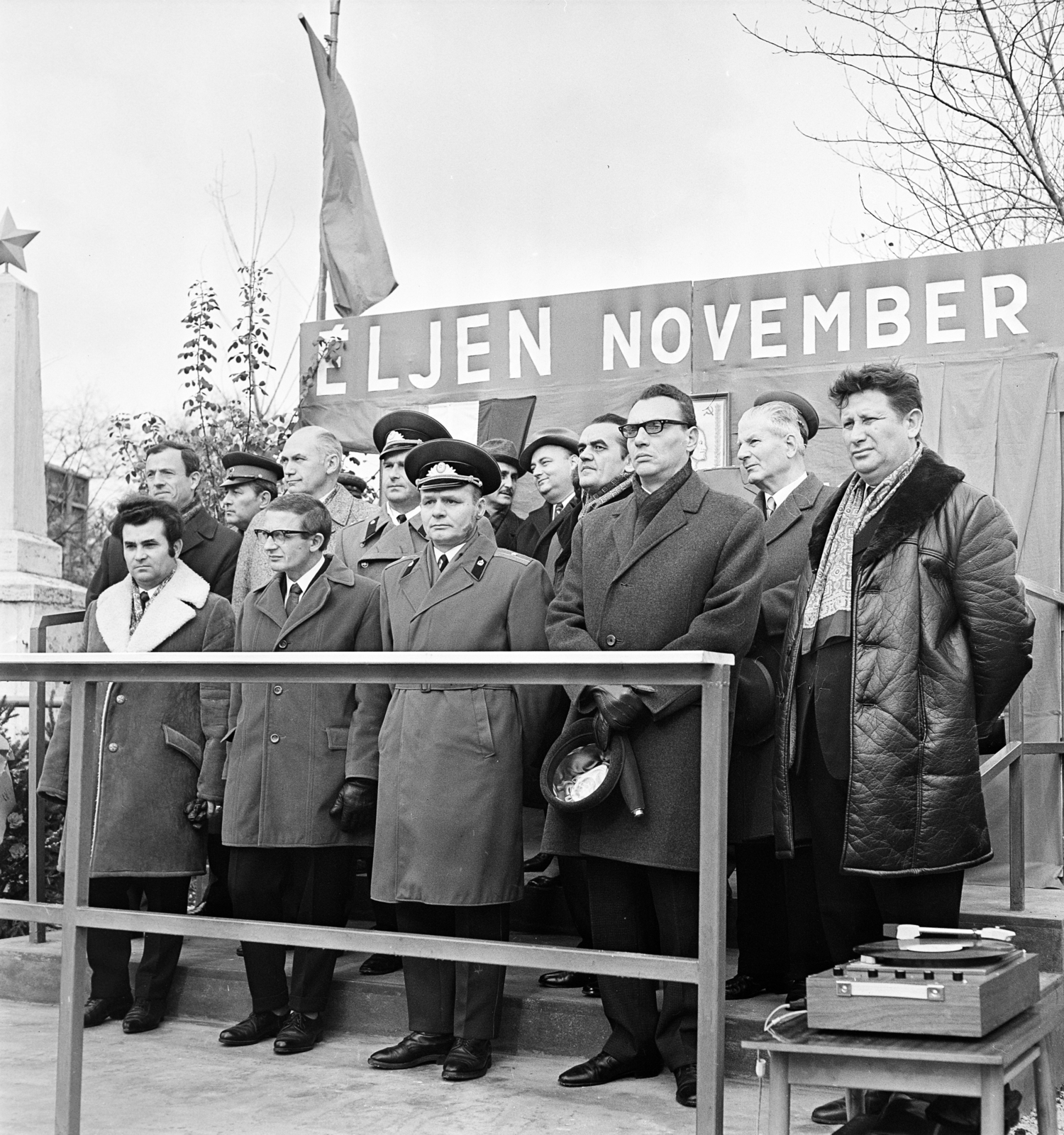 1975, Gárdos Katalin, Best of, slogan, photo aspect ratio: square, grandstand, Soviet soldier, festive, peaked cap, politician, turntable, Fortepan #268323