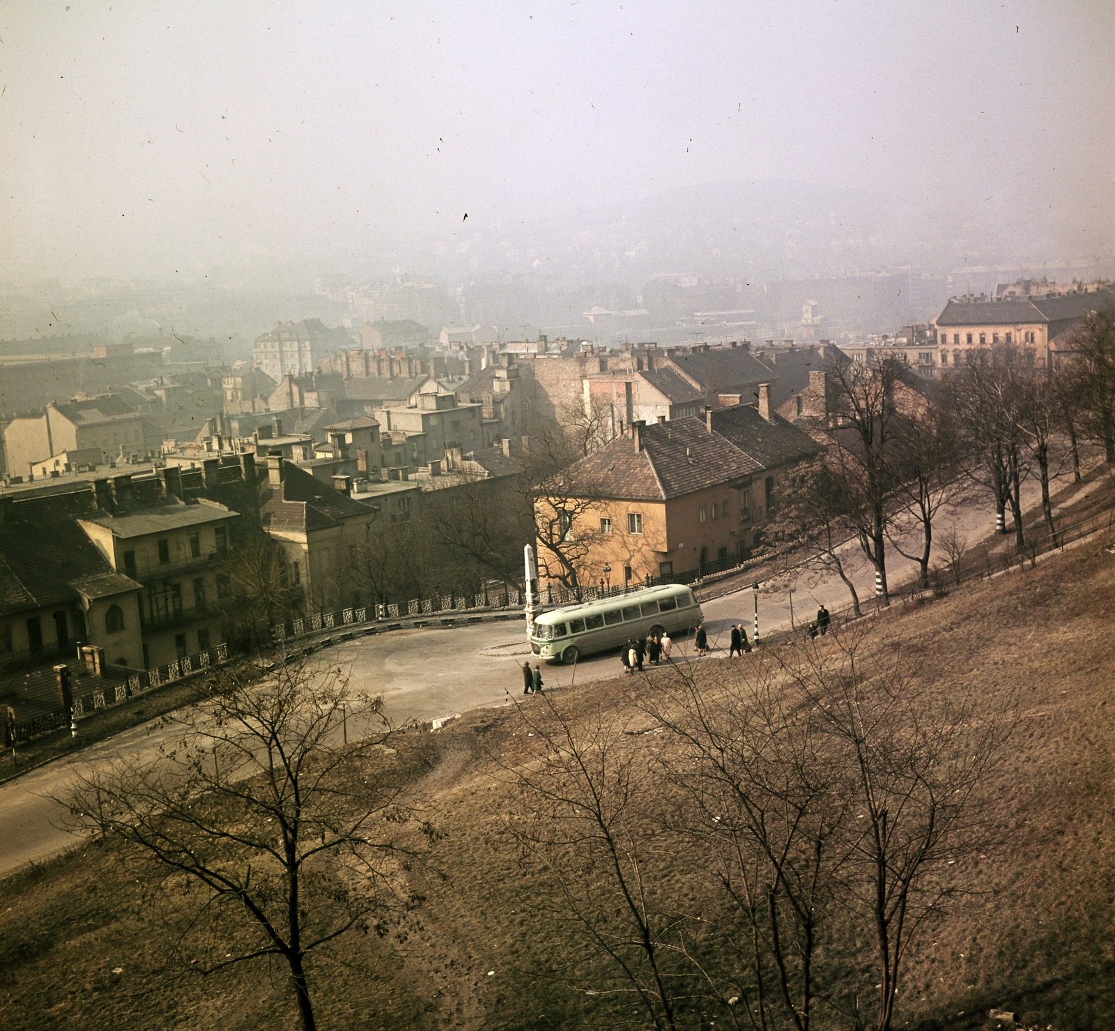 Hungary, Budapest I., kilátás a Fehérvári rondelláról a Krisztinaváros felé, előtérben a Palota út és a Tábor utca találkozása., 1966, Gárdos Katalin, Budapest, colorful, Fortepan #268354