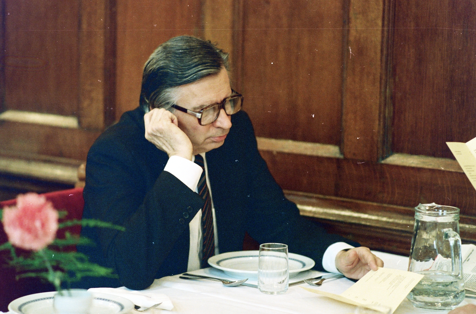 Hungary, Budapest V., Antall József miniszterelnök a Parlament éttermében., 1990, Glósz András, politician, prime minister, Budapest, Fortepan #268388