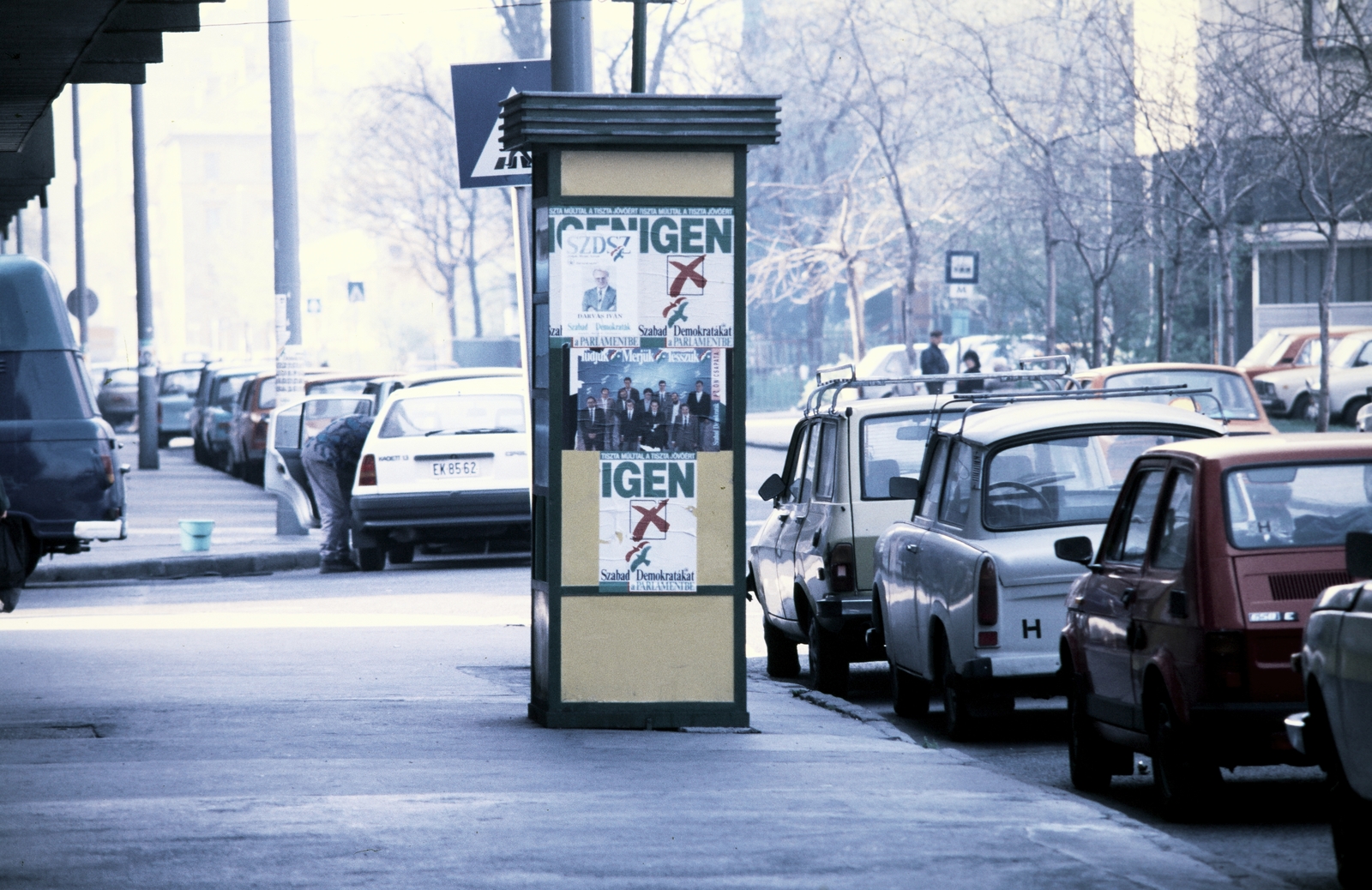 Hungary, Budapest XIII., Pannóniai (Rajk László) utca, választási plakátok a Tisza (Tisza Antal) utca sarkán álló telefonfülkén., 1990, Glósz András, ad, phone booth, regime change, Budapest, Fortepan #268407