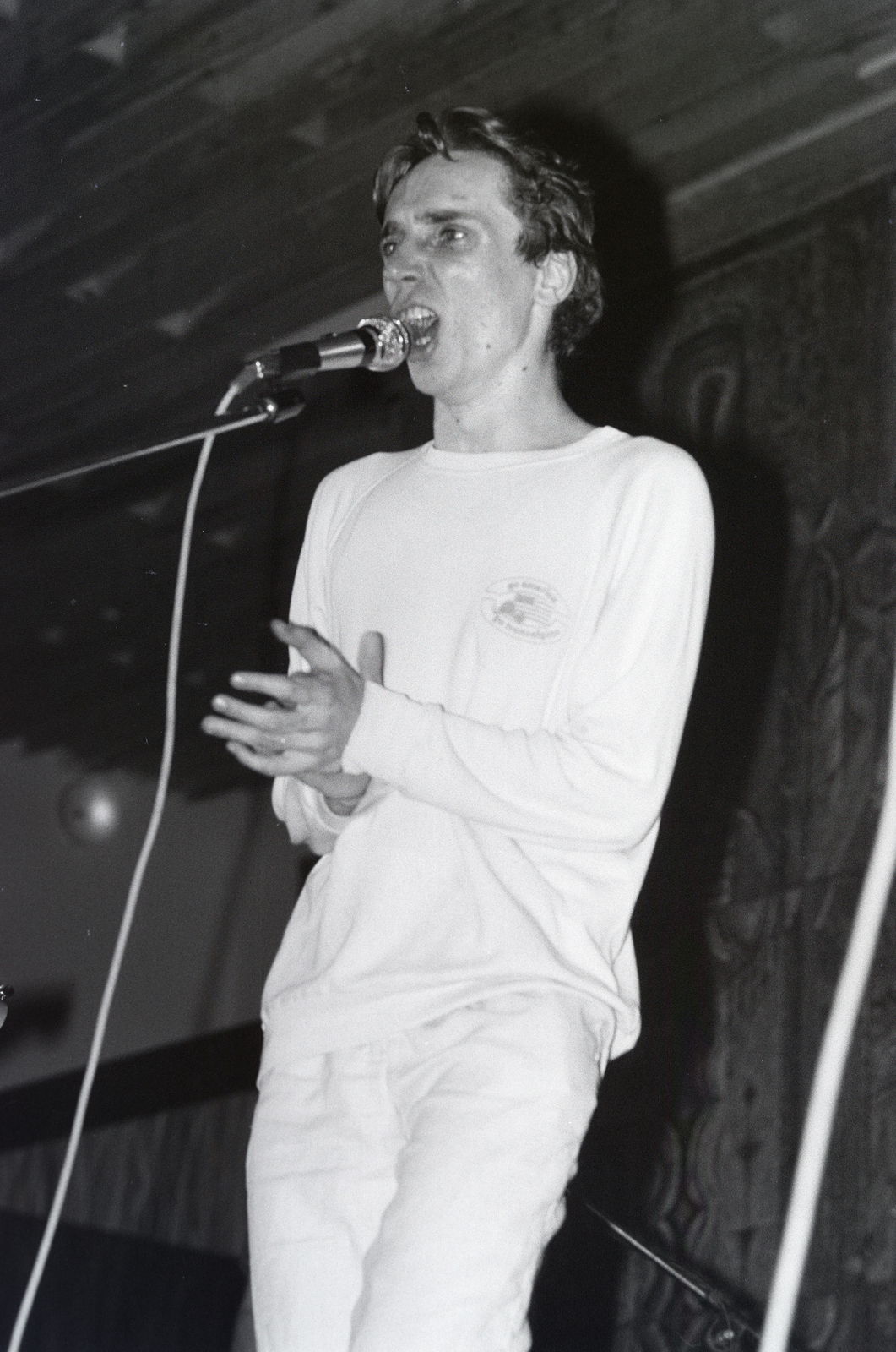 Hungary, Budapest XI., Villányi út 35., a Kertészeti Egyetem Klubja, a felvétel az Európa Kiadó koncertjén készült. Az együttes tagja Menyhárt Jenő., 1987, Glósz András, Budapest, singer, microphone stand, Fortepan #268437