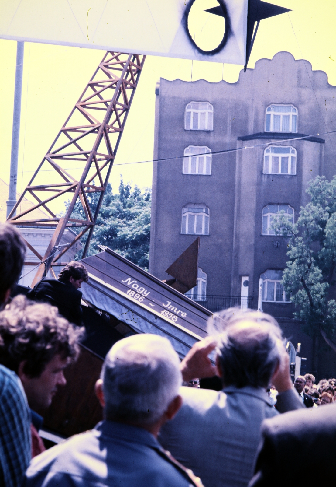 Magyarország, Budapest XIV., Hősök tere 1989. június 16-án, az 56-os hősök újratemetésekor., 1989, Glósz András, temetés, Budapest, színes, Fortepan #268449