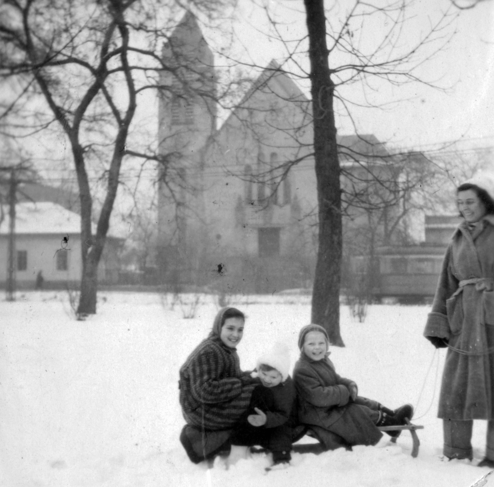 Hungary, Budapest XIV., háttérben a Hermina (Május 1.) út, a Ferences Mária Missziós Nővérek temploma és az azóta megszűnt 25- ös villamos., 1957, Pohl Pálma, winter, church, snow, tram, sledge, kids, Budapest, Fortepan #26845