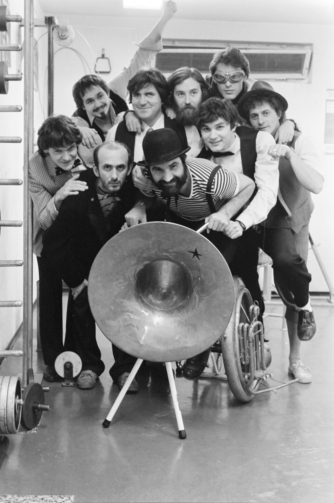 1985, Glósz András, tableau, musical instrument, bowler hat, striped dress, Fortepan #268477