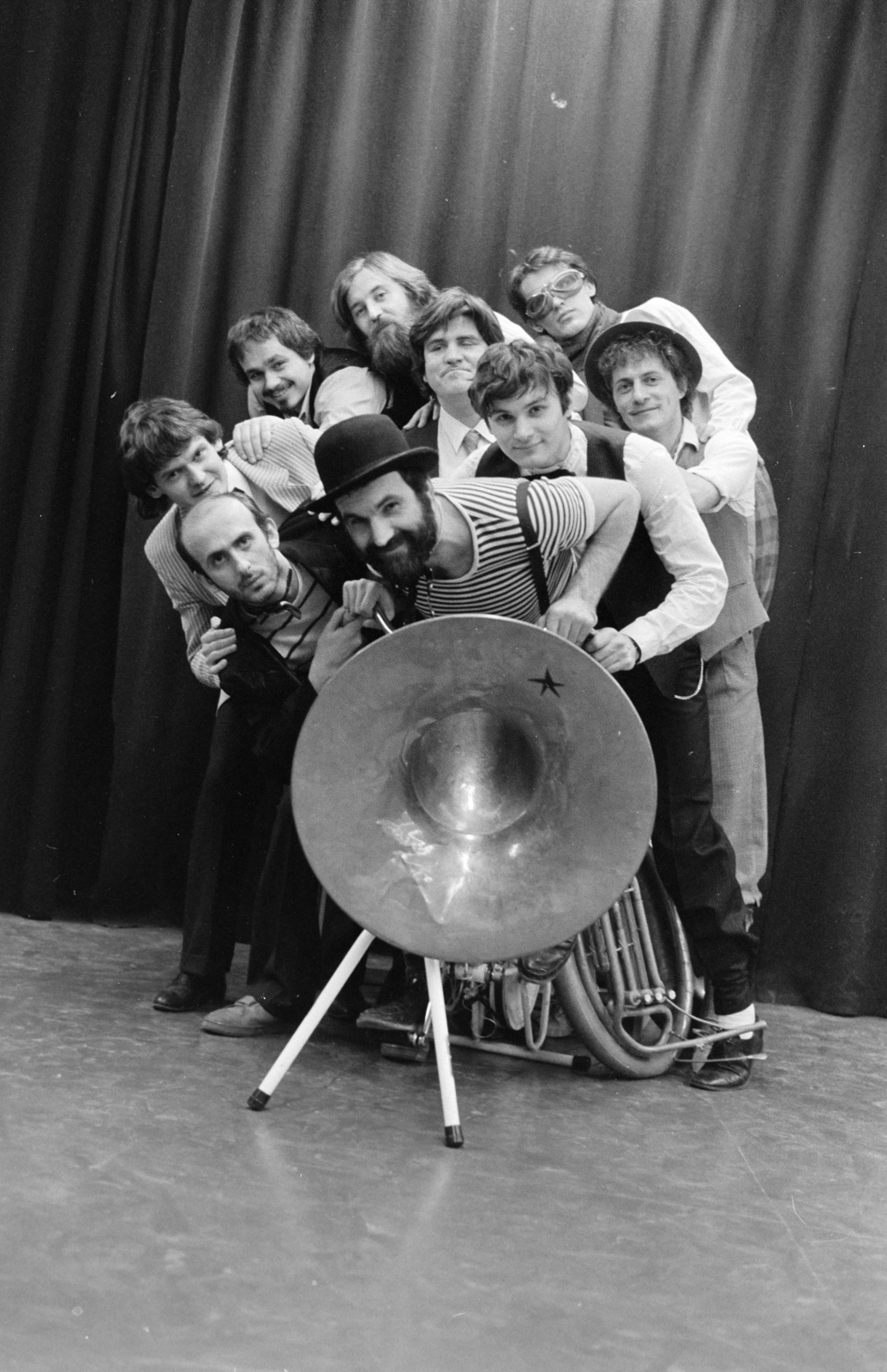 1985, Glósz András, tableau, musical instrument, bowler hat, striped dress, Fortepan #268479