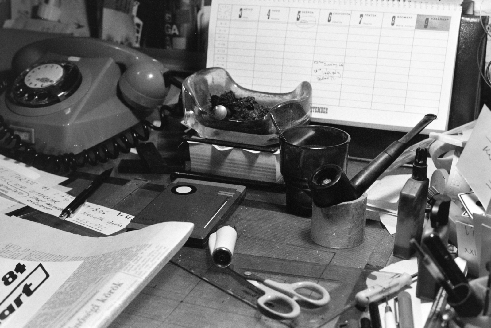 Hungary, 1984, Glósz András, desk, still life, pipe, telephone, pair of scissors, Fortepan #268481