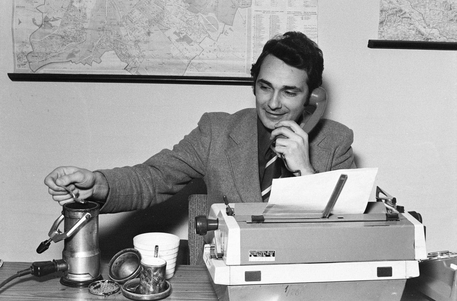 1984, Glósz András, map, telephone, coffee maker, typewriter, office, Fortepan #268492