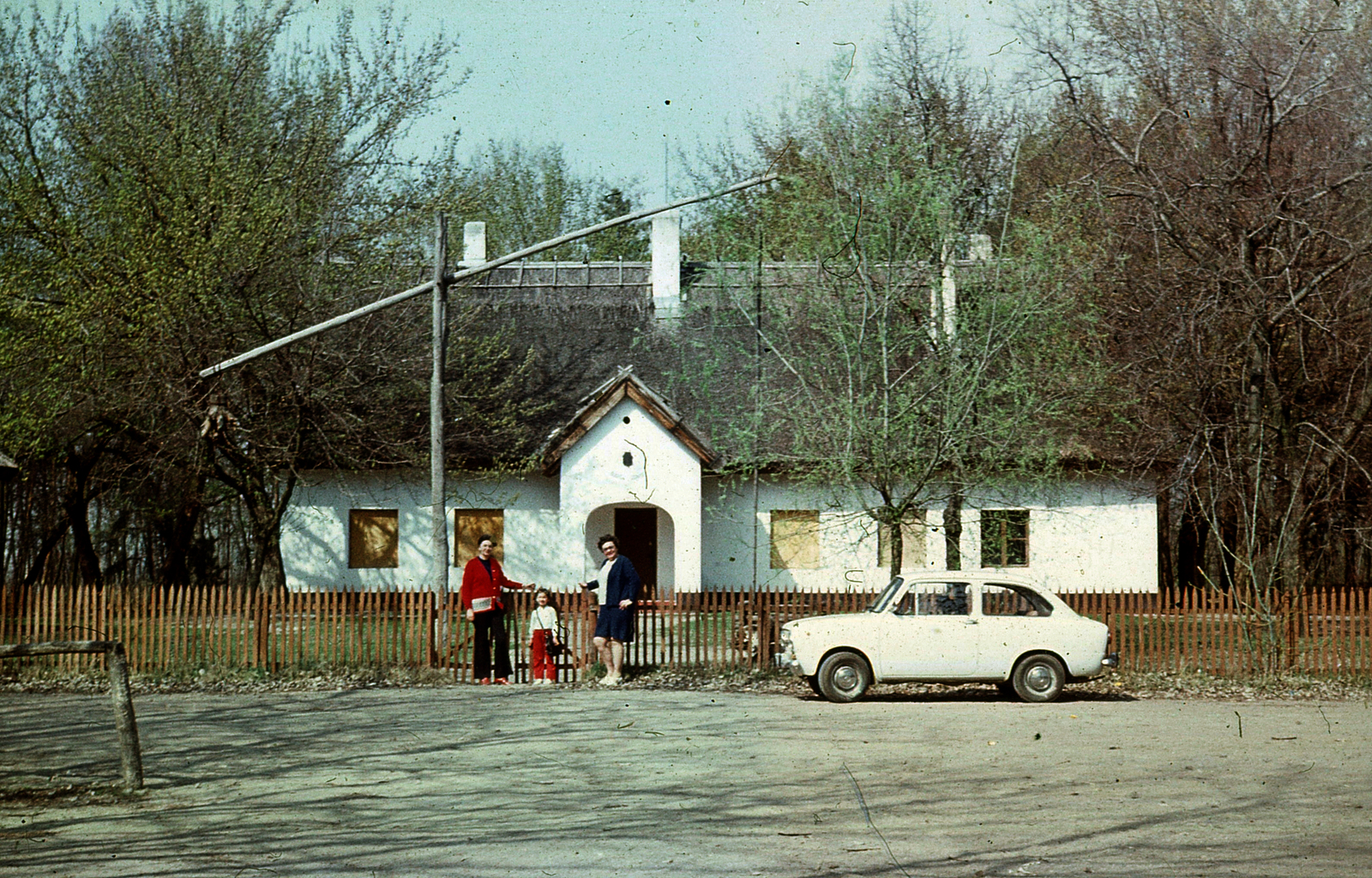 Magyarország, Bugac, Bugaci Csárda., 1974, Hajdu Richárd, Fiat 850, Fortepan #268570