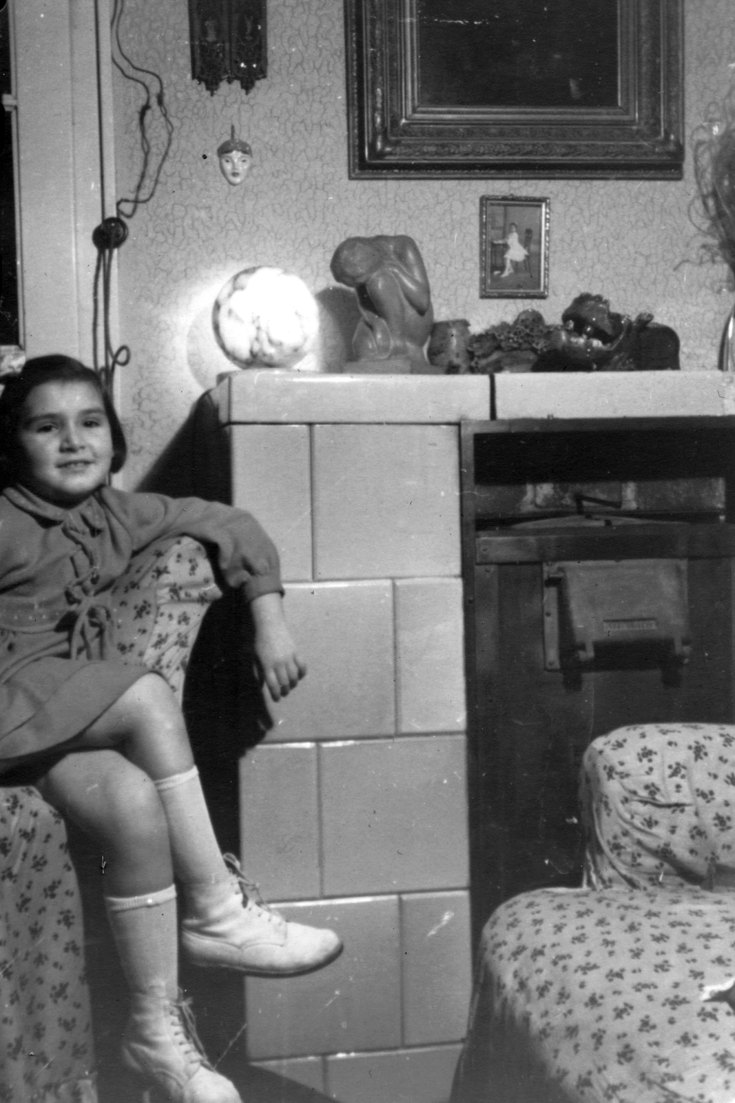 1951, Pohl Pálma, portrait, furniture, girl, interior, globe, Fortepan #26868