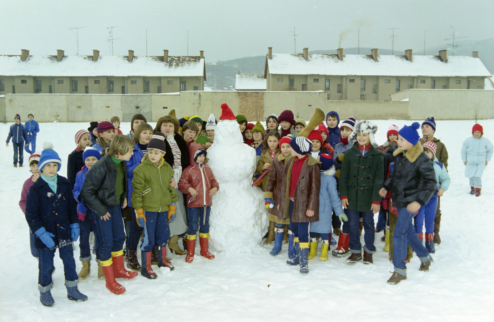 1987, Kanyó Béla, kids, snowman, Fortepan #268708