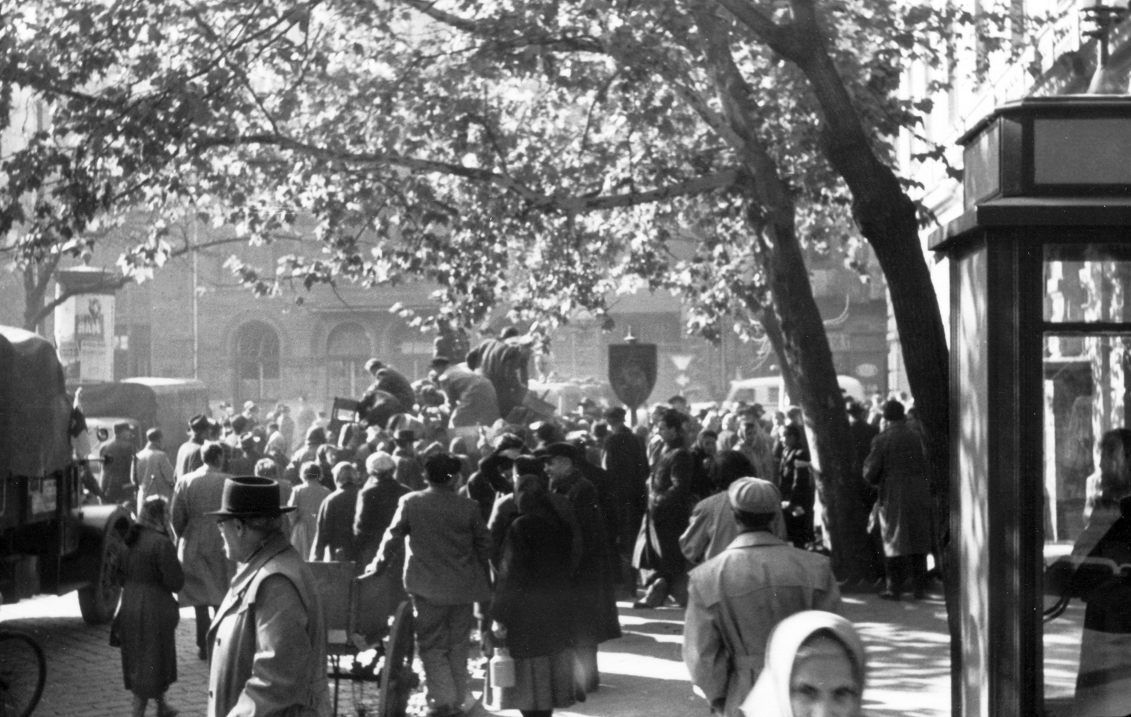 Hungary, Budapest IX., Bakáts tér északi oldala a Ráday utca felé nézve., 1956, Juricza Tibor, revolution, Budapest, Fortepan #26872
