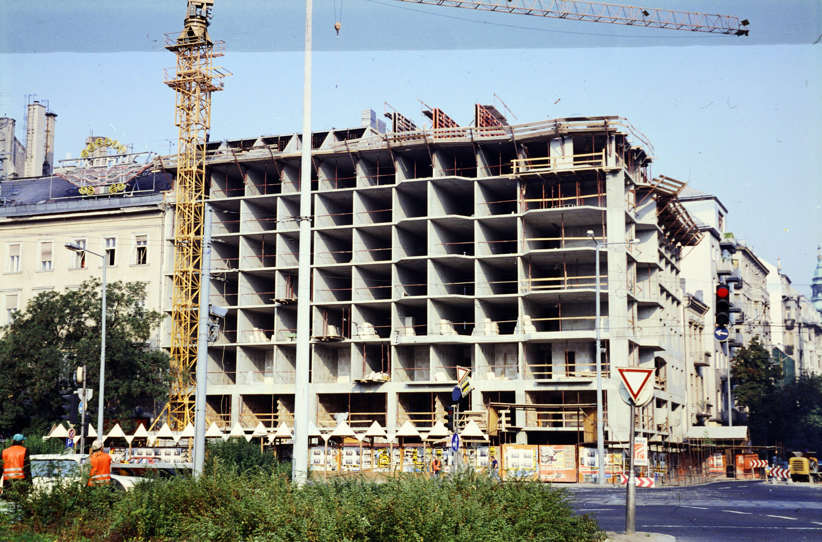 Hungary, Budapest V., Kálvin tér az Üllői út torkolatától a Kecskeméti utca felé nézve. A Korona Hotel építkezése., 1989, Kanyó Béla, Budapest, Fortepan #268859