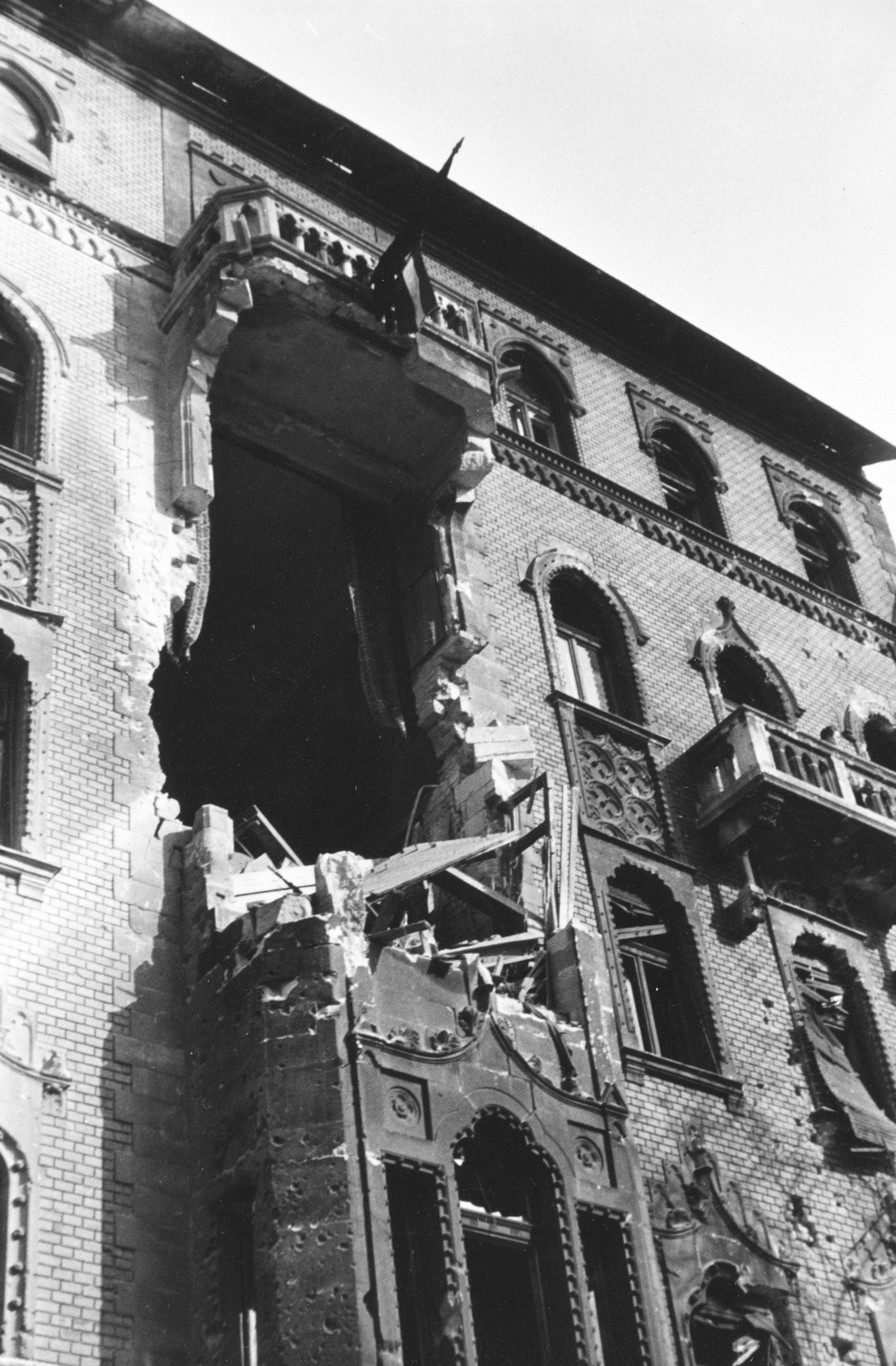 Hungary, Budapest VIII., Üllői út 34., az Iparművészeti Múzeummal szemben., 1956, Juricza Tibor, war damage, revolution, Budapest, damaged building, Fortepan #26887