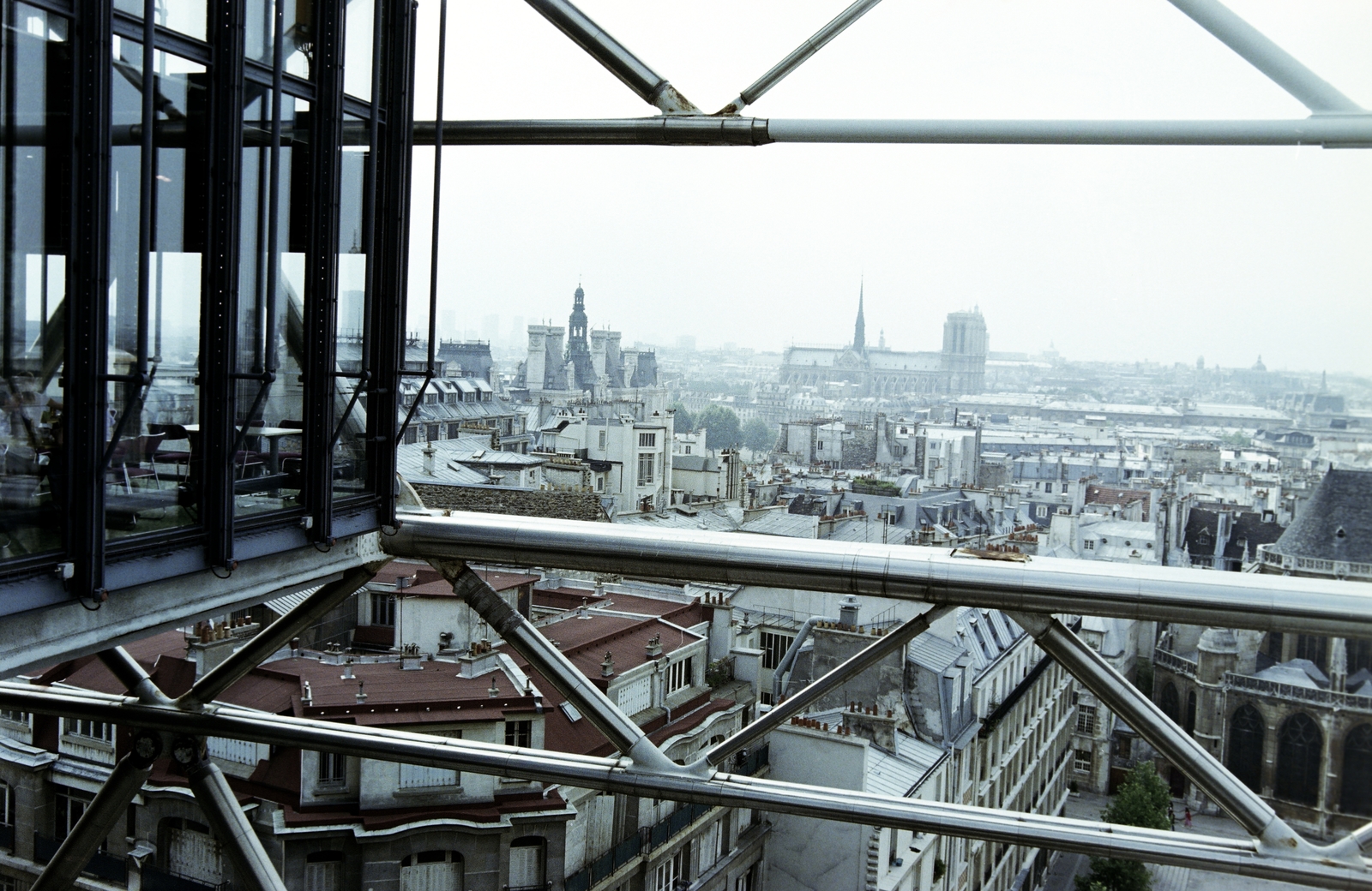 Franciaország, Párizs, kilátás a Pompidou központ teraszáról. Háttérben a Notre-Dame., 1983, Kanyó Béla, Fortepan #268874