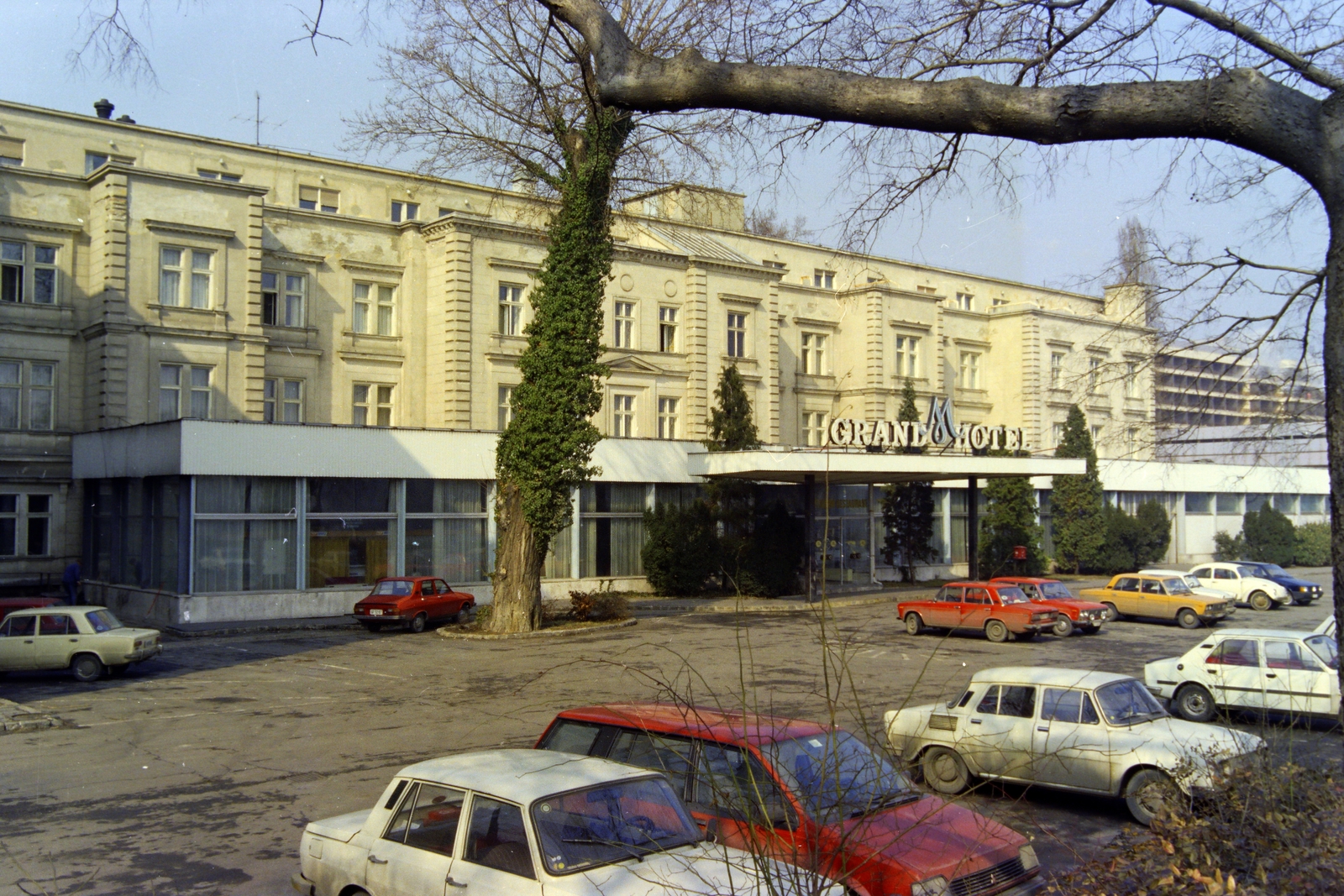 Magyarország, Margitsziget, Budapest, Margitszigeti Nagyszálló., 1982, Kanyó Béla, szálloda, színes, Fortepan #268946