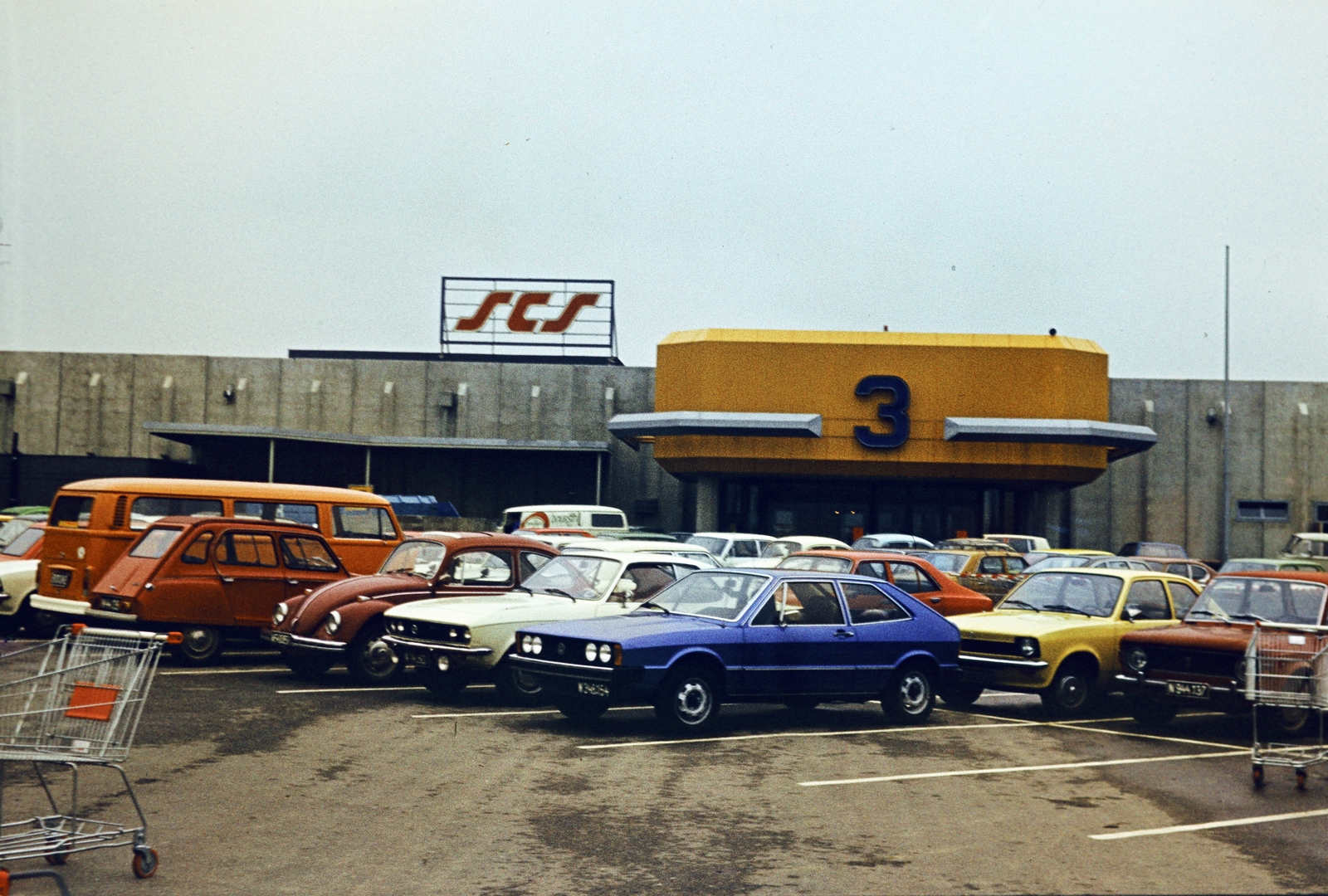 Ausztria, Vösendorf, a Shopping City Süd (SCS) bevásárlóközpont., 1978, Kanyó Béla, színes, parkoló, Fortepan #269006