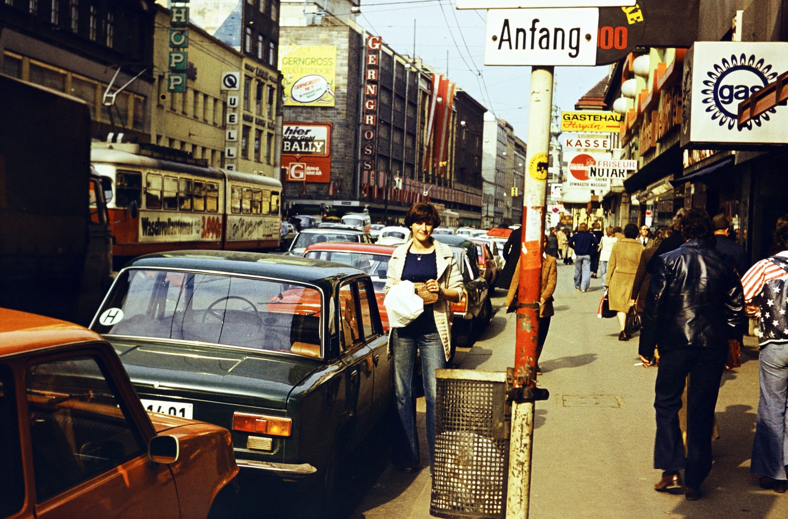 Austria, Vienna, Mariahilfer Straße, balra középen a Kirchengasse torkolata., 1978, Kanyó Béla, ad, colorful, street view, german text, Best of, Fortepan #269009