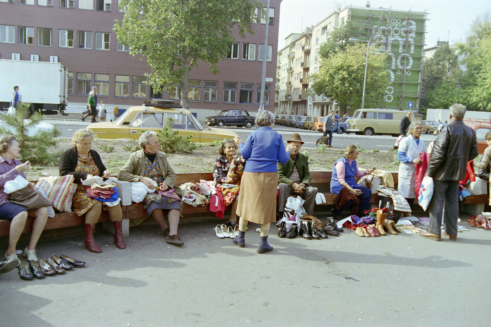 Hungary, Budapest XIII., Lehel (Élmunkás) tér, a piac sarkától az Alig utca felé nézve., 1982, Kanyó Béla, Budapest, Fortepan #269102