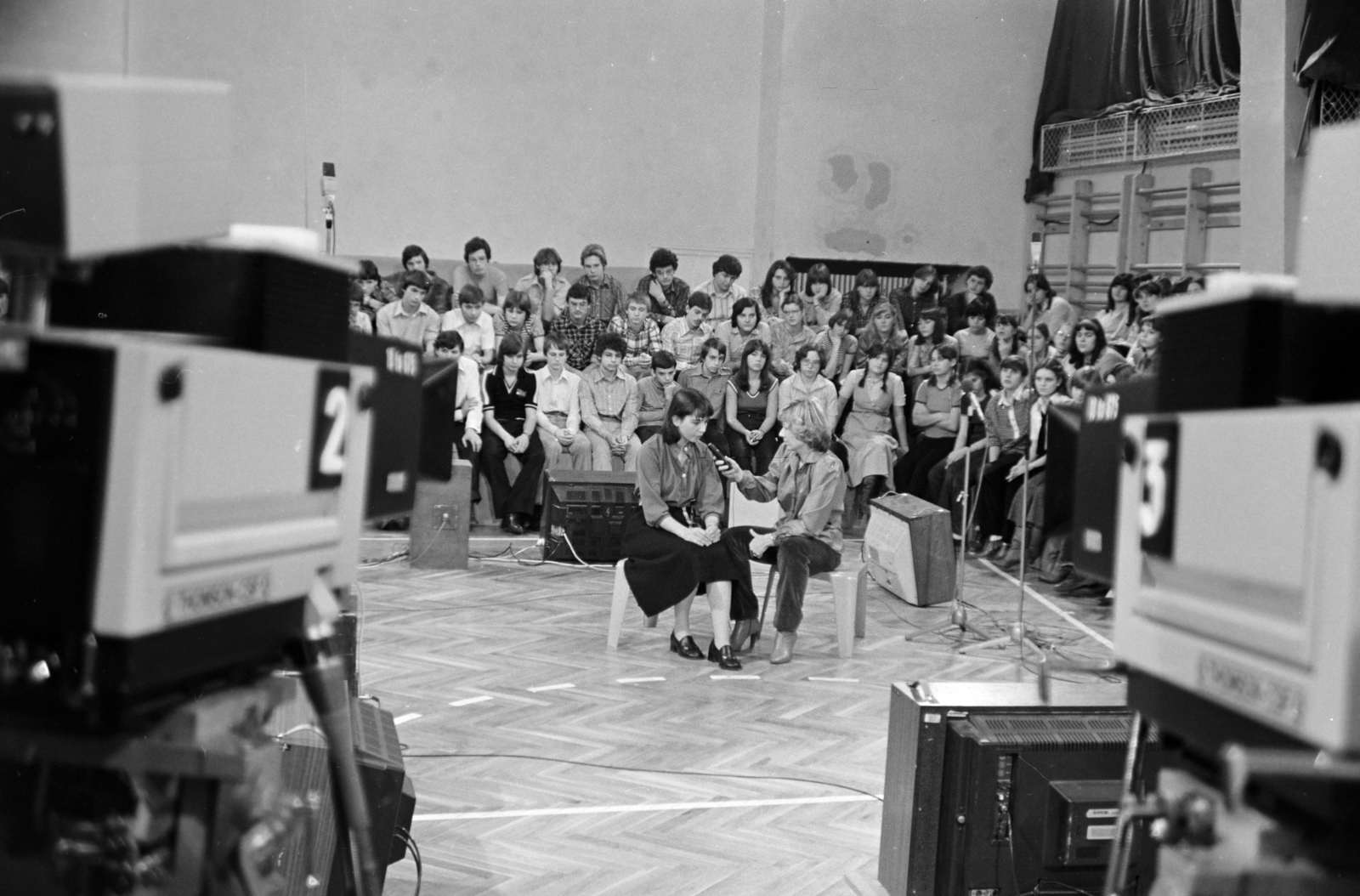 1981, Kanyó Béla, audience, reporter, gym, broadcasting, Fortepan #269215