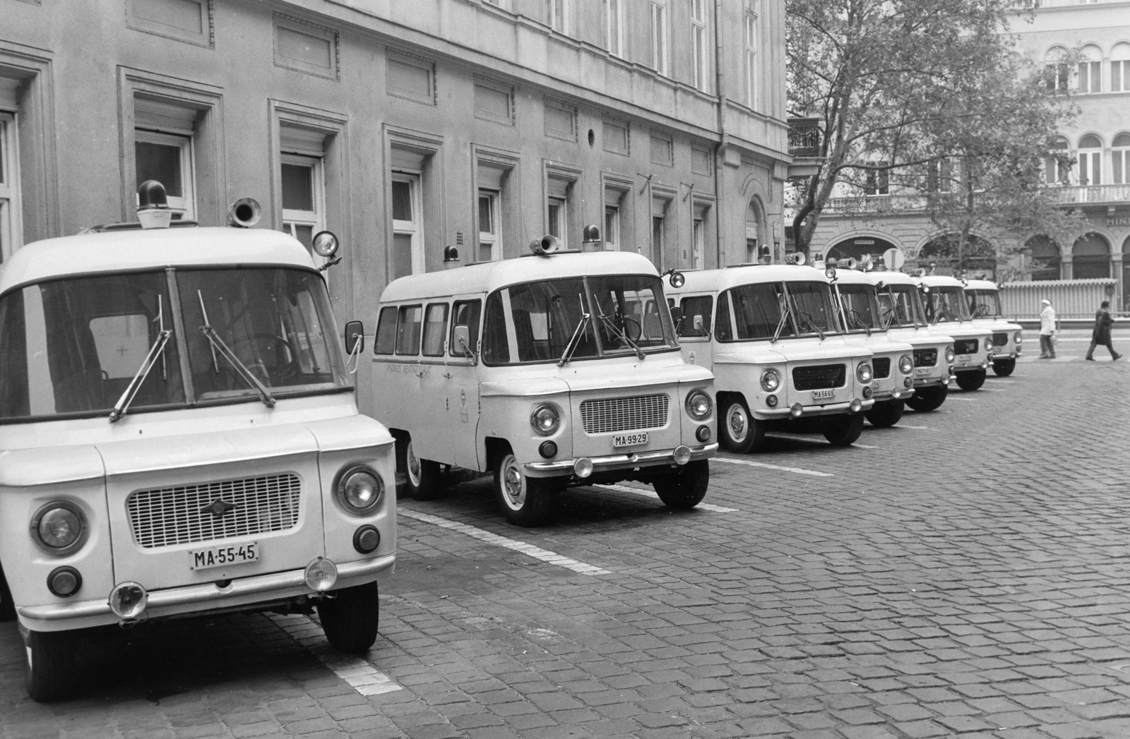 1983, Kanyó Béla, number plate, ambulance, ambulance station, Fortepan #269237