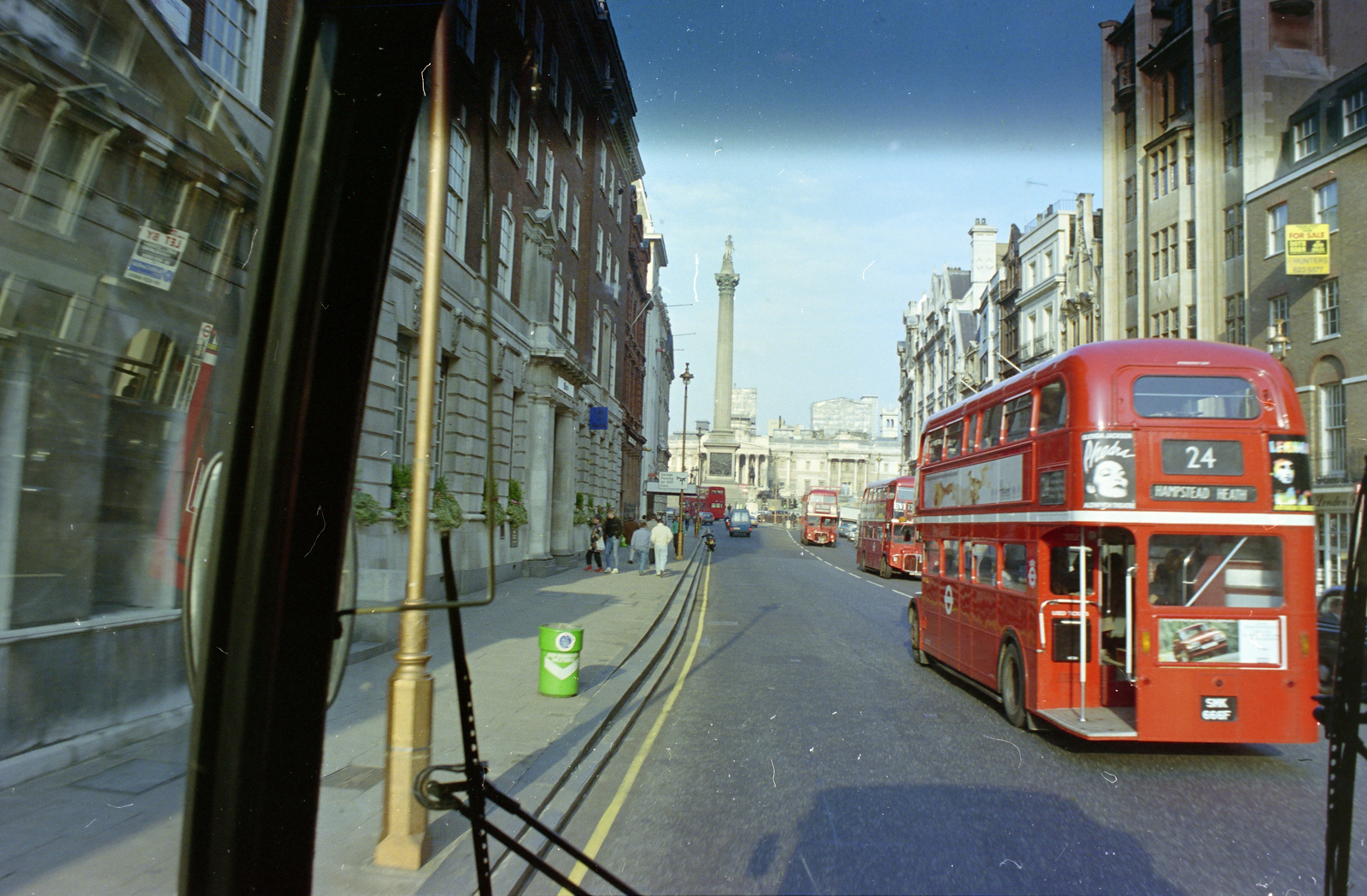 United Kingdom, London, Whitehall a Trafalgar Square felé, szemben a Nelson's Column., 1986, Kanyó Béla, double-decker, Fortepan #269267