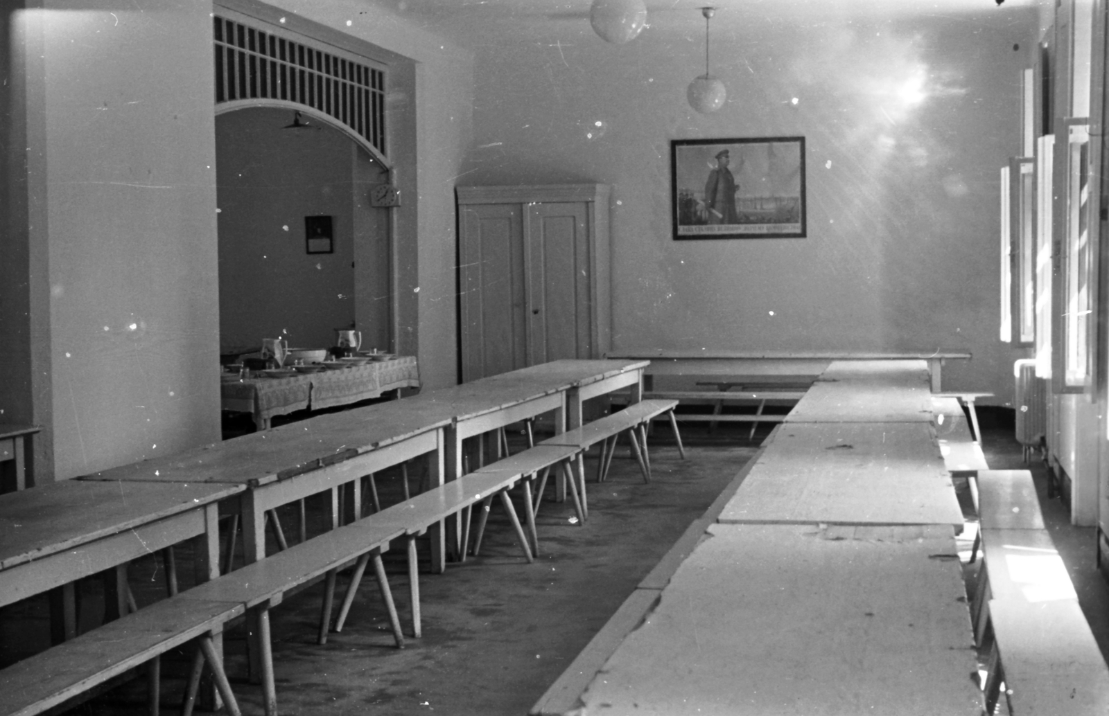 Hungary, Kőszeg, MÁV Nevelőintézet., 1956, Baráth Endre, bench, table, Joseph Stalin portrayal, dining room, Fortepan #26927