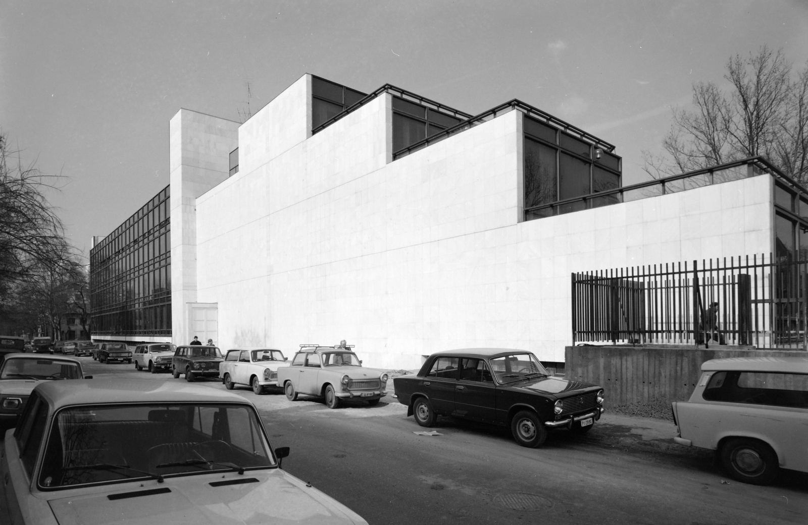 Hungary, Budapest XIV., Zichy Géza utca, a Magyar Néphadsereg Művelődési Háza (később Honvéd Kulturális Központ) hátsó homlokzata., 1985, Kanyó Béla, Budapest, Fortepan #269385