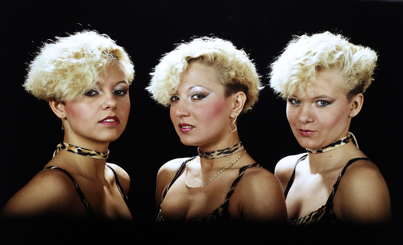 1987, Kanyó Béla, colorful, hairdo, fair-haired, women, scale model, fashion photo, three people, Best of, Fortepan #269390