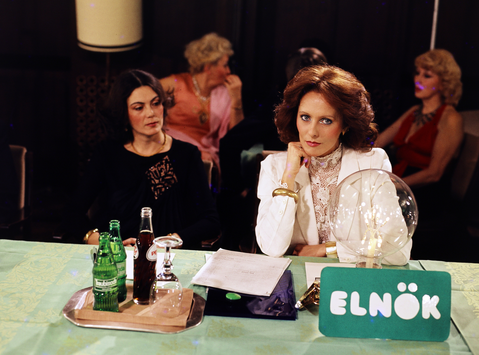 Magyarország, jobbra Pataki Ági manöken., 1984, Kanyó Béla, Pepsi-márka, Traubisoda, manöken, színes, fejtámasztás, Best of, Fortepan #269394