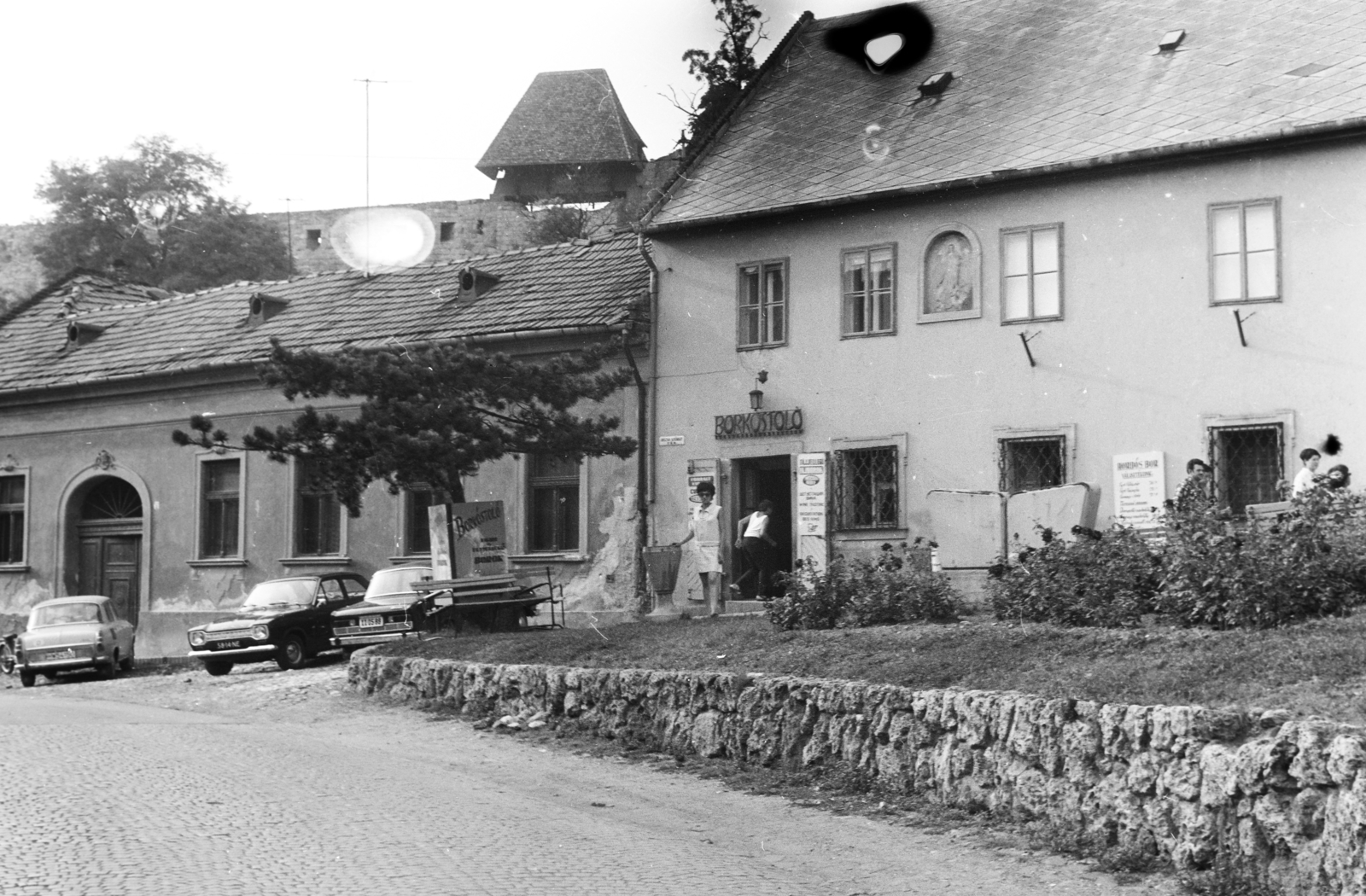 Magyarország, Eger, Tinódi Sebestyén (Dózsa György) tér, háttérben a Vár., 1975, Kohut család, Fortepan #269449